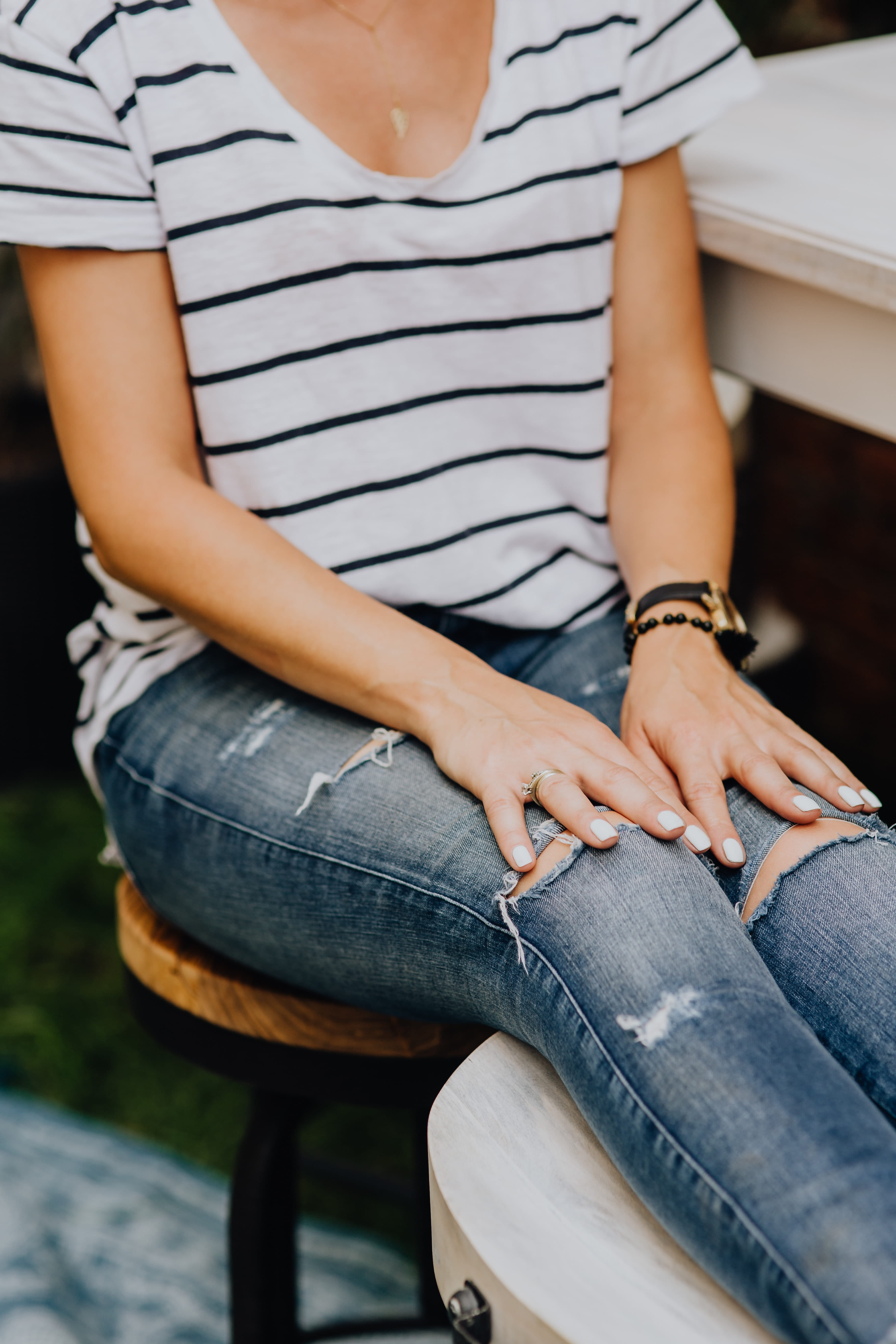 denim, white, trousers, adult, navy, tan, seat, stylish, jewellery, day, young, shoes, one person, close, tshirt, leisure activity, necklace, legs, glamour, Phone HD Wallpaper
