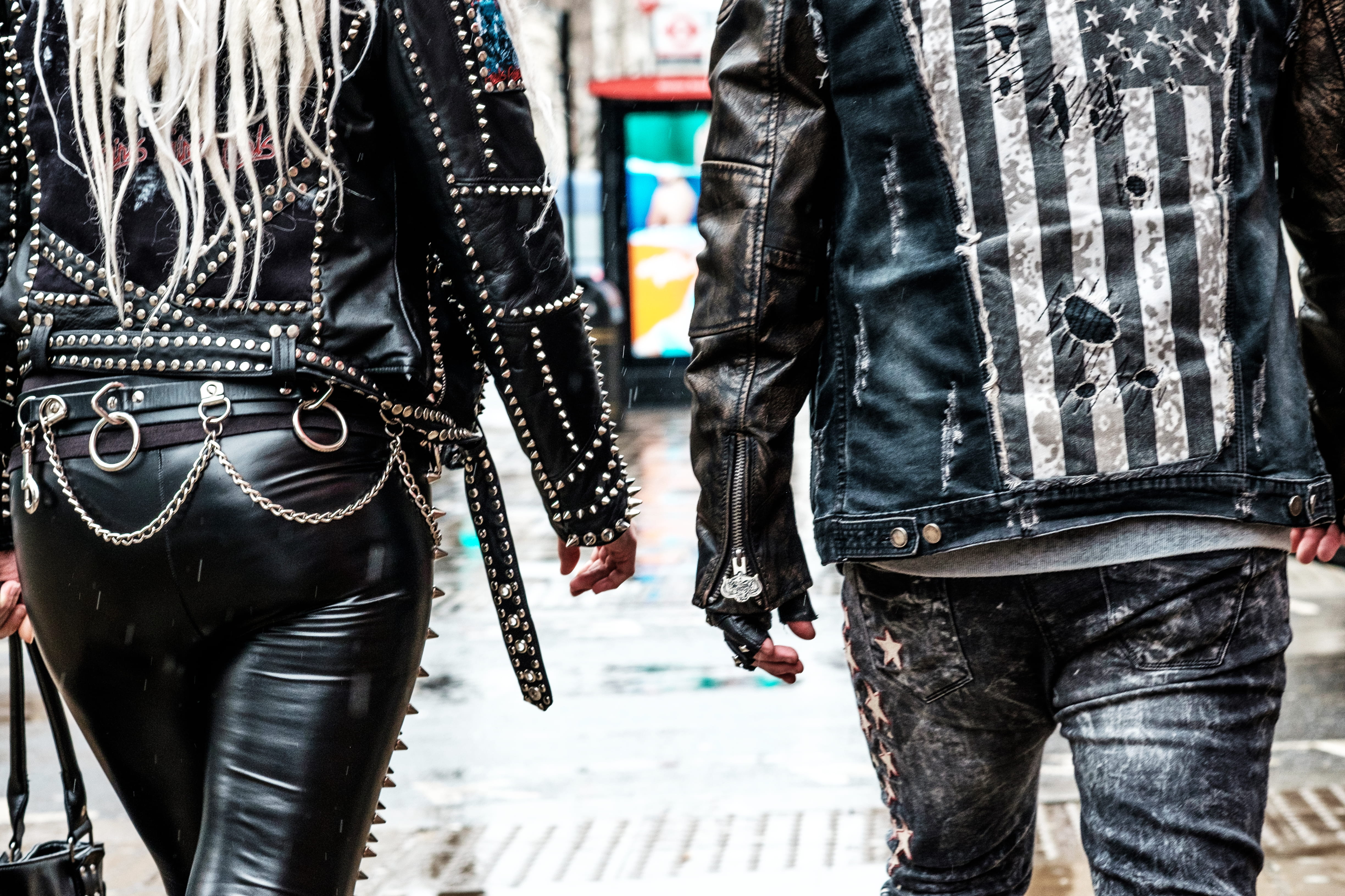 focus on foreground, towards, person, black, standing, two people, casual clothing, chains, men, leather, rock, people, 4K, holding, women, rear view, HD Wallpaper