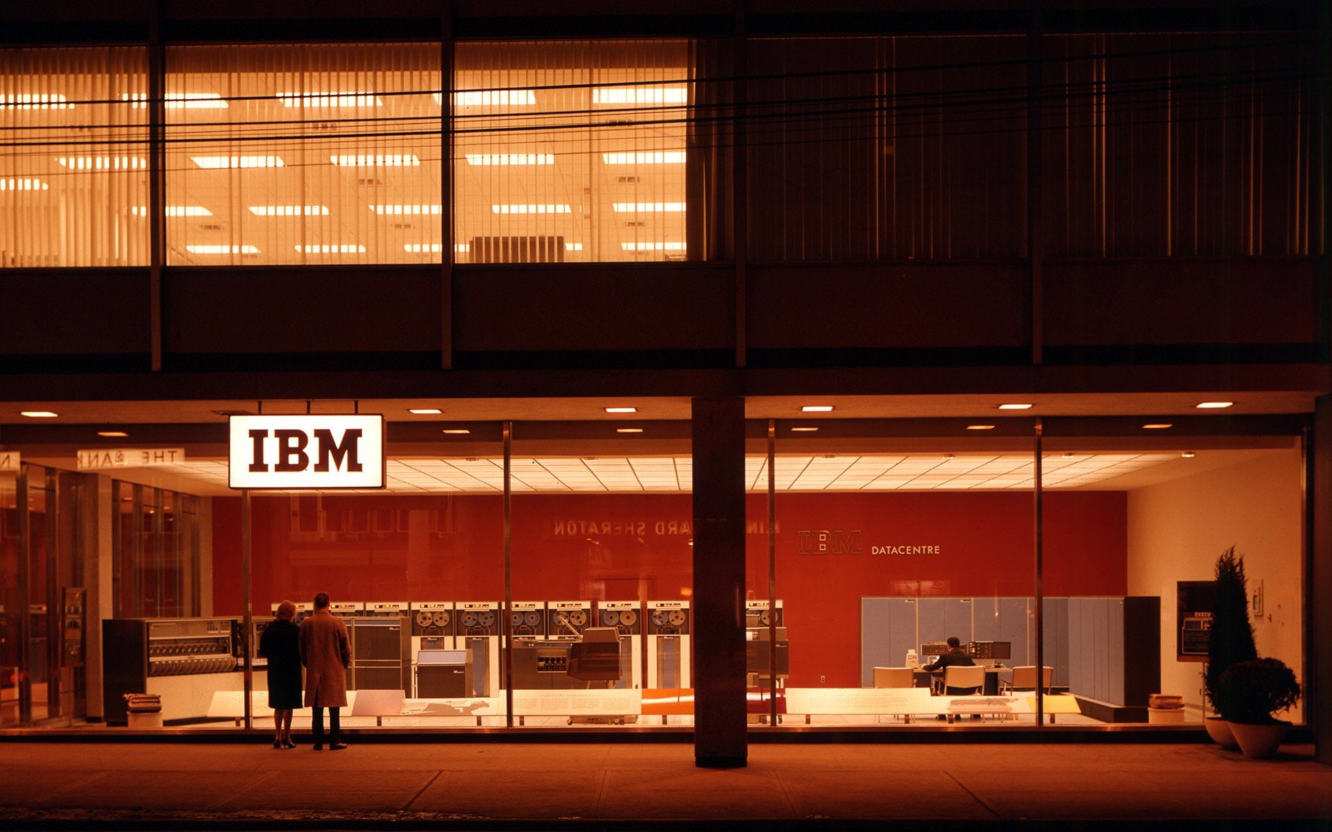 outdoors, western script, night, business, real people, building exterior, architecture, data center computer, people, store, sign, city life, text, walking, HD Wallpaper