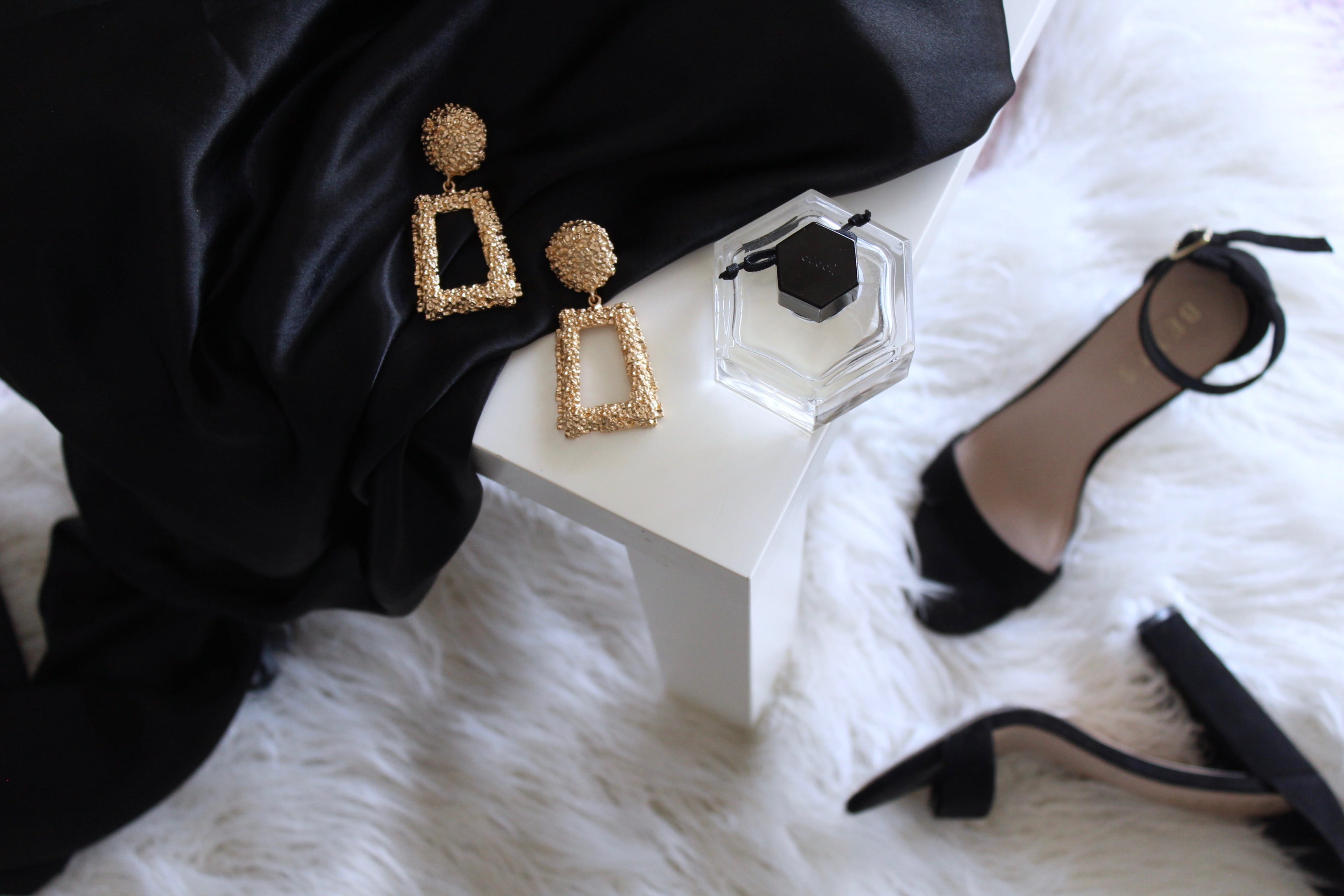 pumps, publication, high angle view, shoes, black, cat, still life, table, pair, high heel, art and craft, no people, human, luxury, earrings, person, ankle, HD Wallpaper