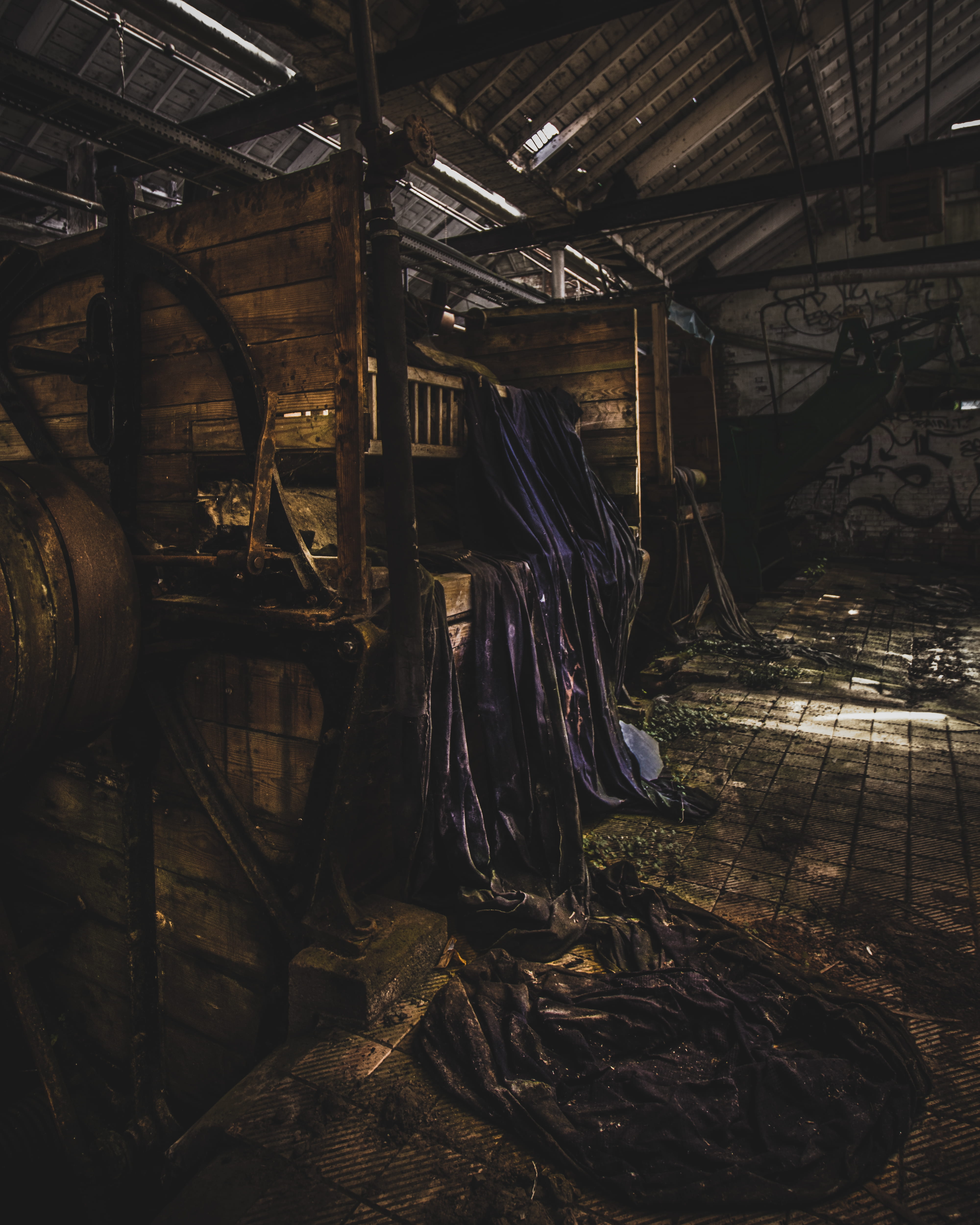 metal, no people, industry, old, wheel, dirty, graffiti, ceiling, built structure, large group of objects, deterioration, warehouse, damaged, building, Phone HD Wallpaper