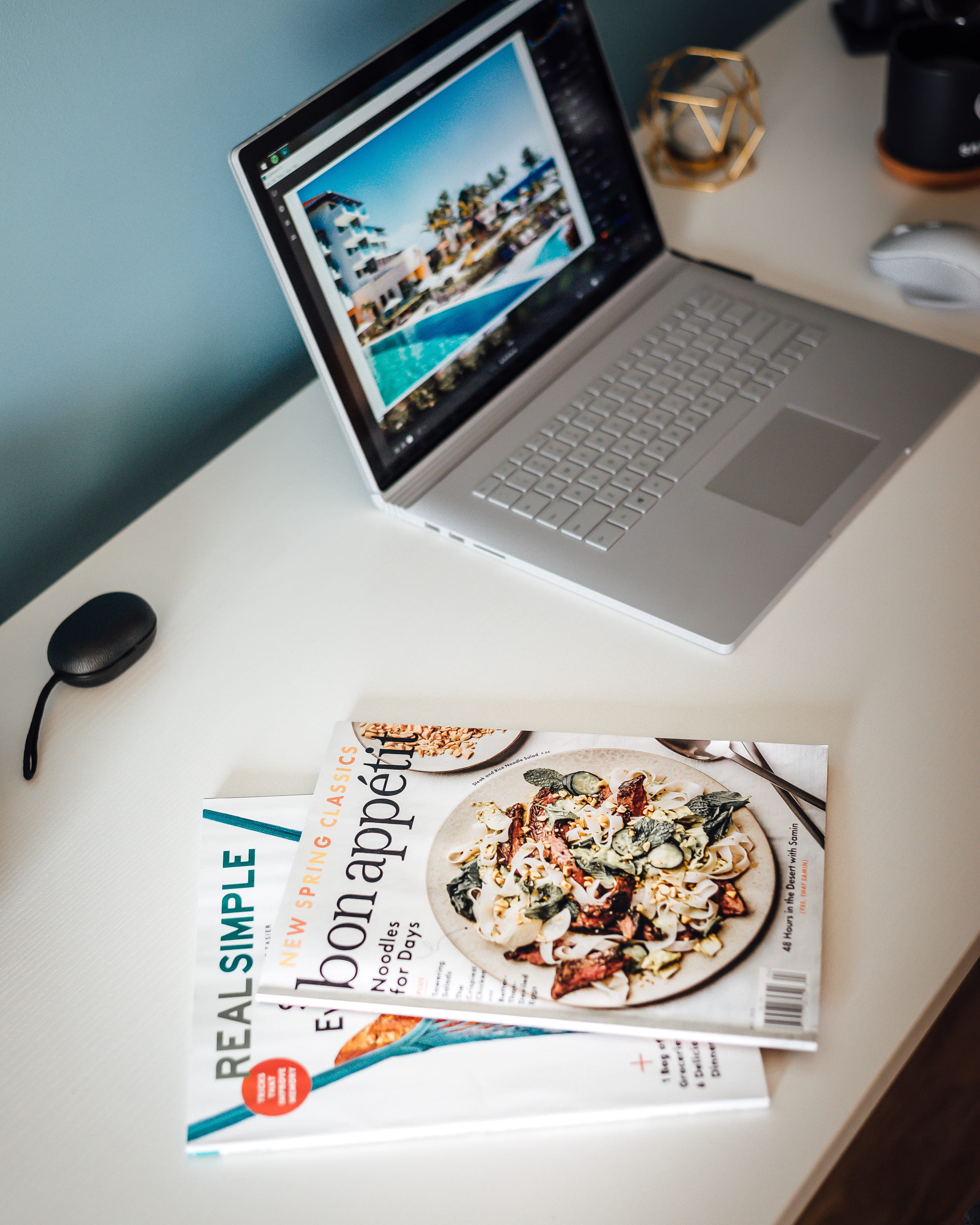 connection, electronics, high angle view, laptop, macbook, text, pc, magazines, photographer, pro, beside, lightroom, computer hardware, hardware, snack, Phone HD Wallpaper