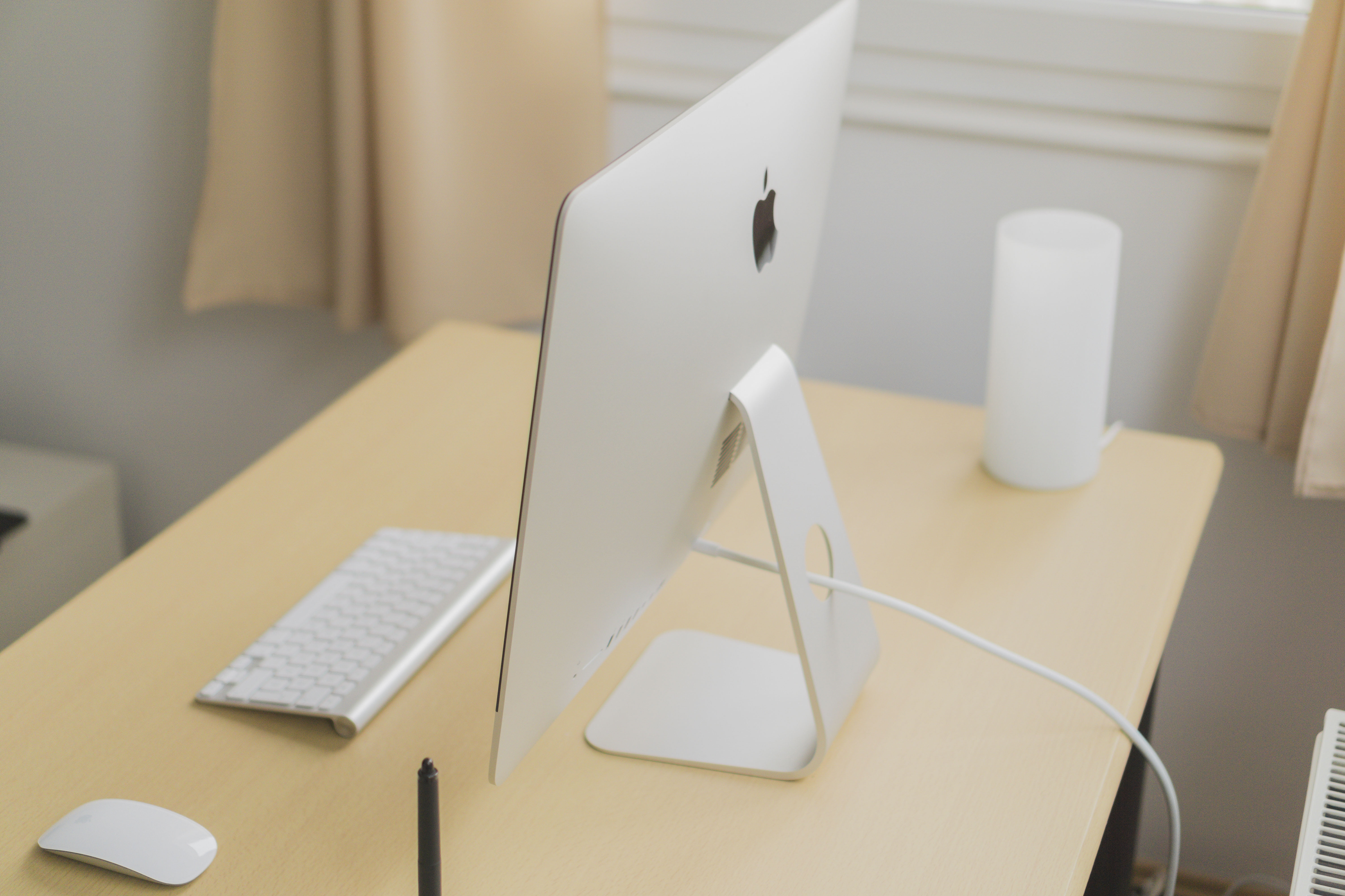 imac, 5K, wireless technology, electric lamp, technology, white color, computer equipment, keyboard, monitor, computer mouse, surface, wooden, desk, computer, HD Wallpaper
