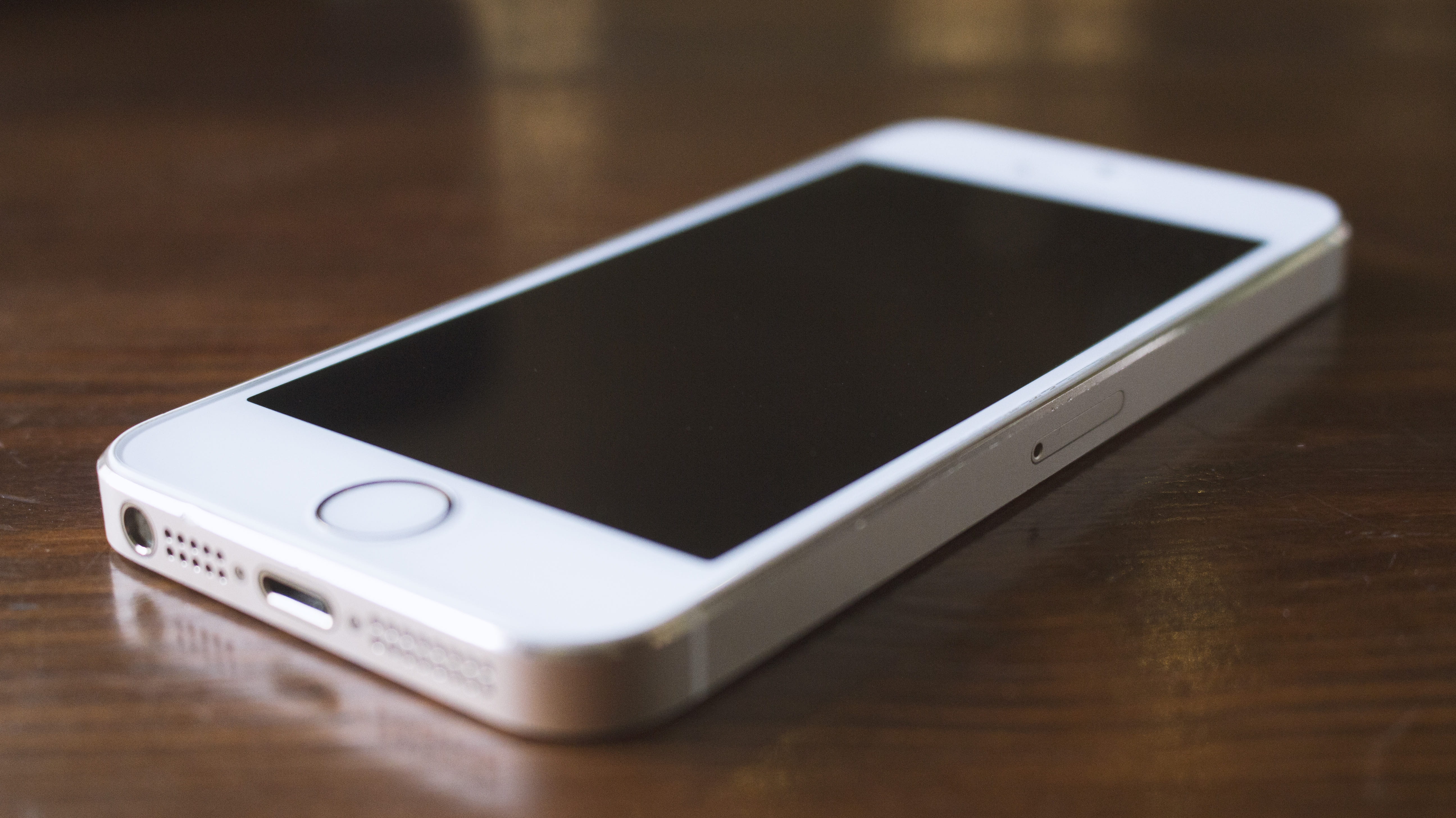 technology, portability, indoors, 5K, single object, device, internet, smart phone, wood - material, 5s, table, smartphone, wireless technology, computer network, HD Wallpaper