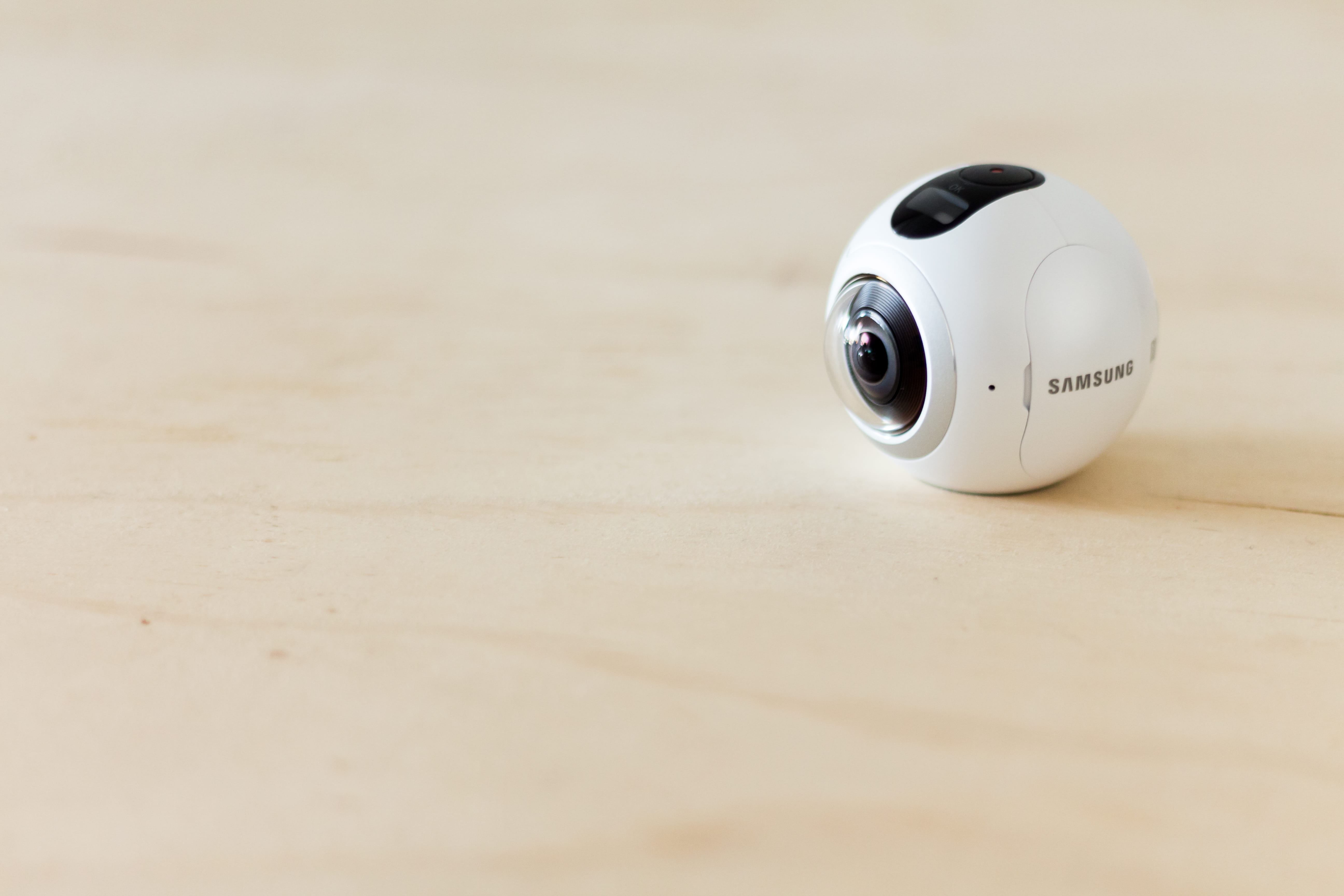 day, wood - material, brown, camera, no people, tec, copy space, tecnology, focus on foreground, white color, high angle view, camera360, technology, samsung, HD Wallpaper