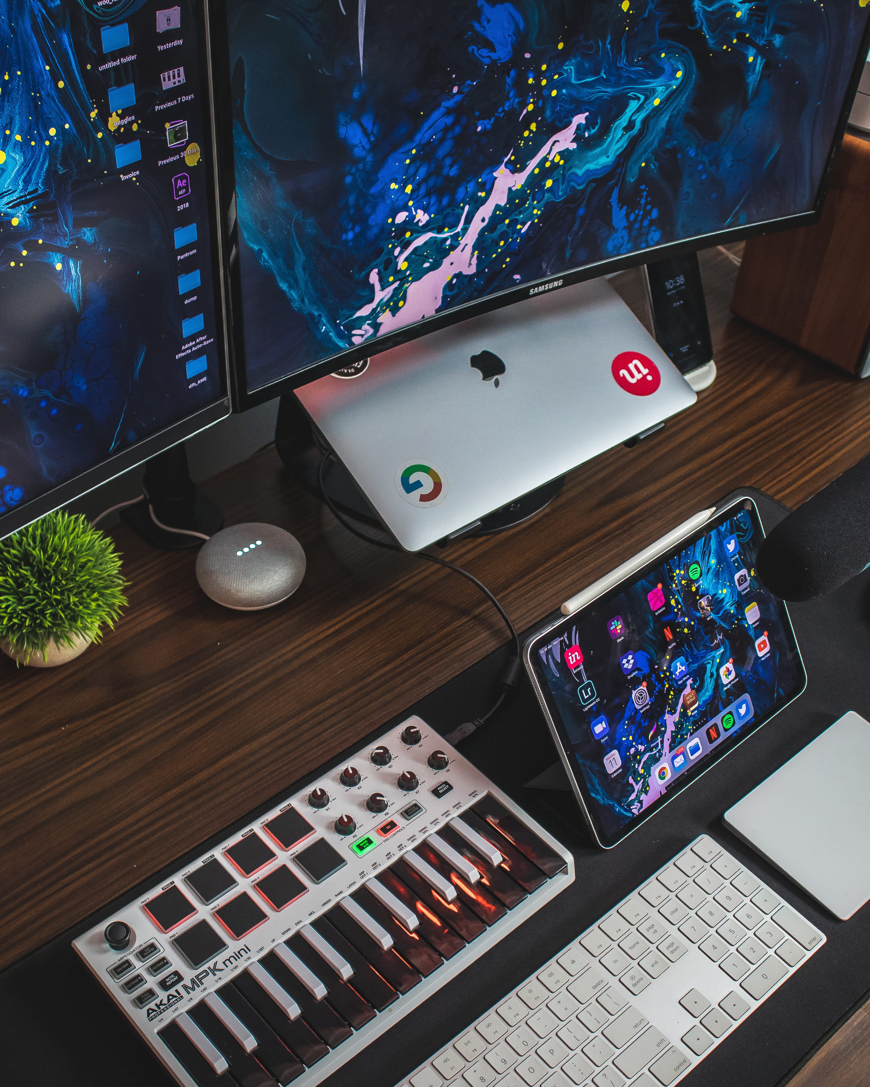computer monitor, wood - material, high angle view, arts culture and entertainment, indoors, front, computer equipment, keyboard, 2K, computer keyboard, Phone HD Wallpaper