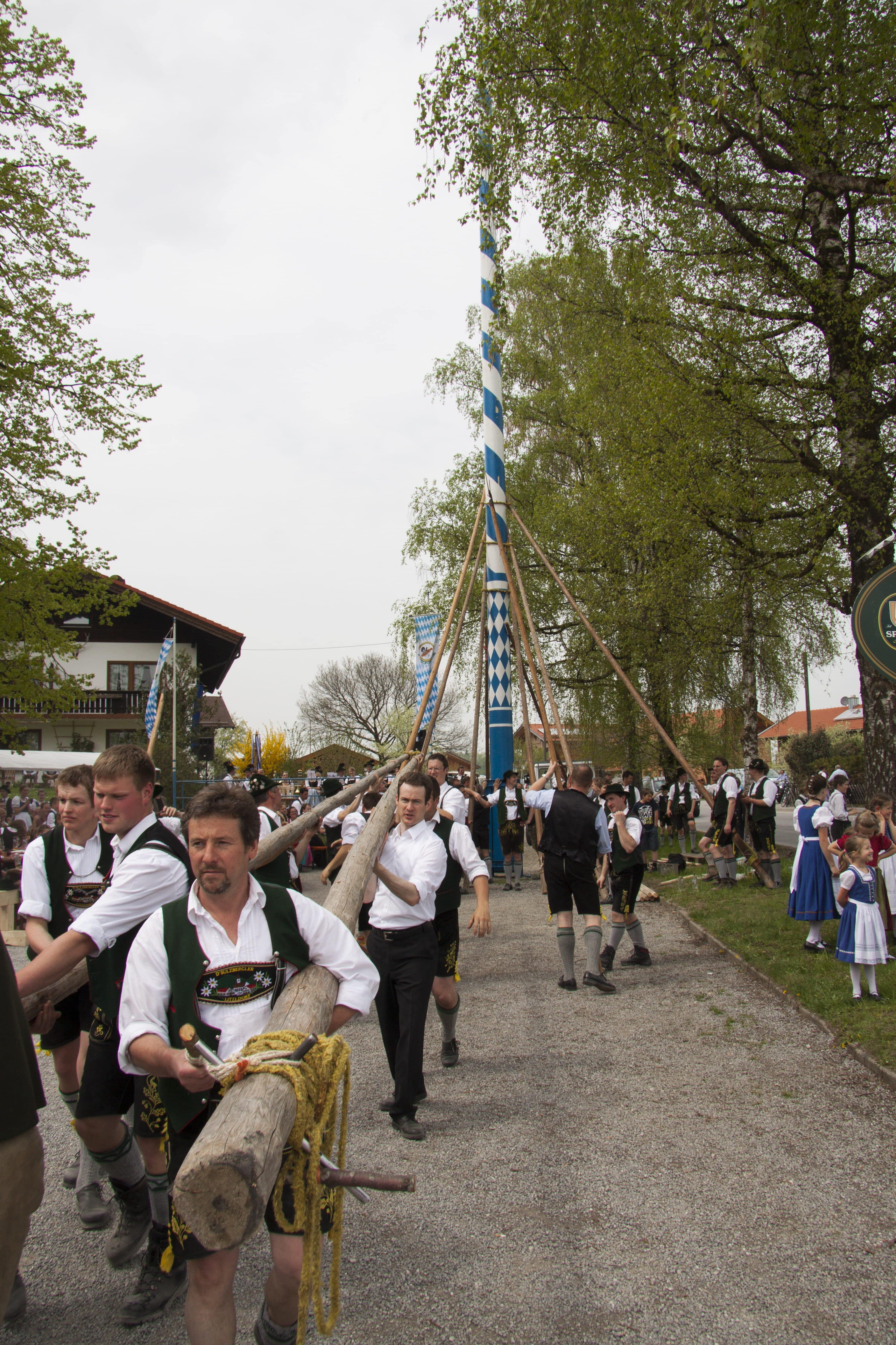 people, pole pairs, group of people, large group of people, heavy lifting, women, lifestyles, leather pants, Maypole, plant, real people, adult, sky, crowd, Phone HD Wallpaper