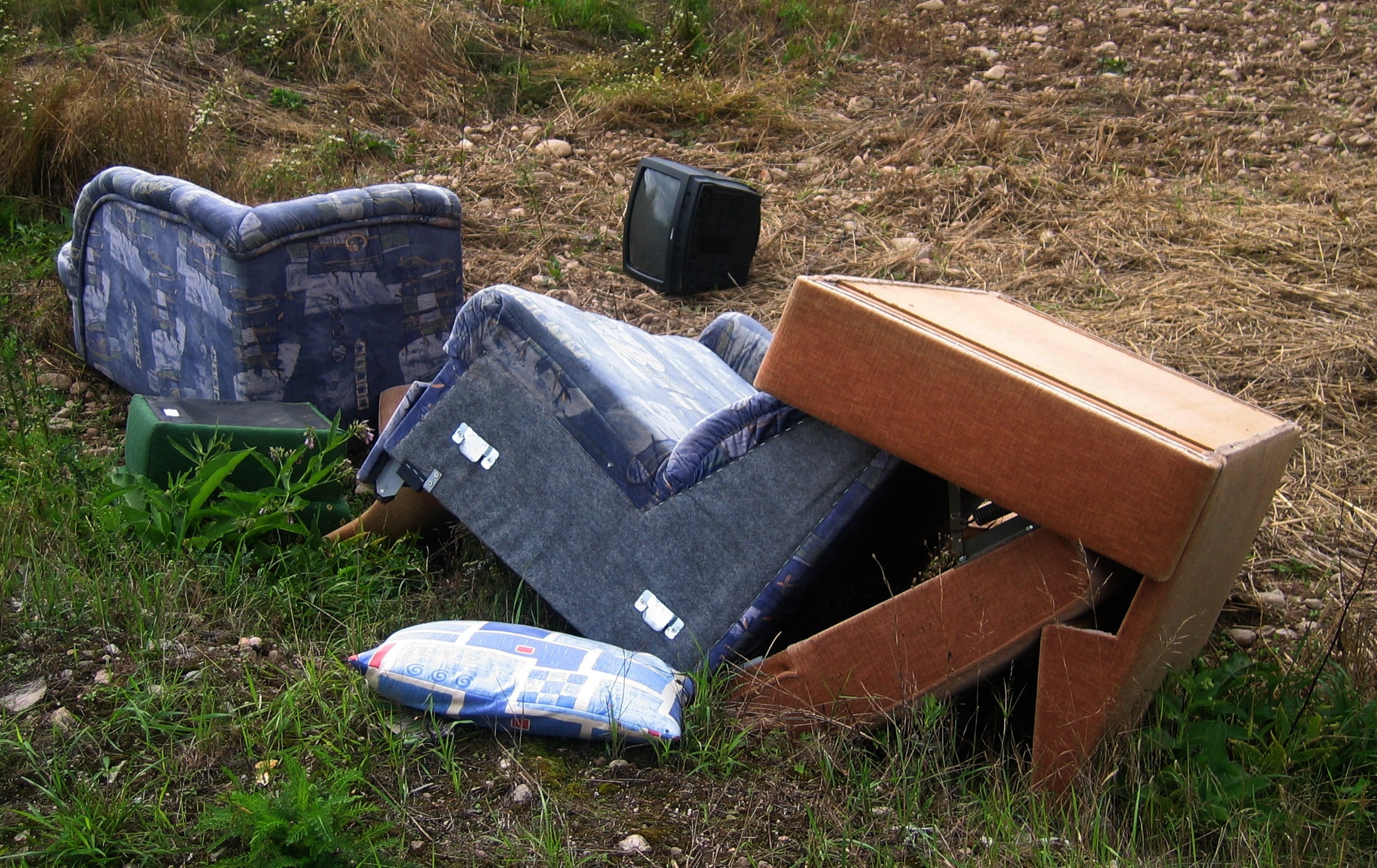 day, tv, land, environmental protection, garbage, grass, box, wild, run-down, obsolete, photo, abandoned, damaged, illegal, suede, 1080P, environment, HD Wallpaper