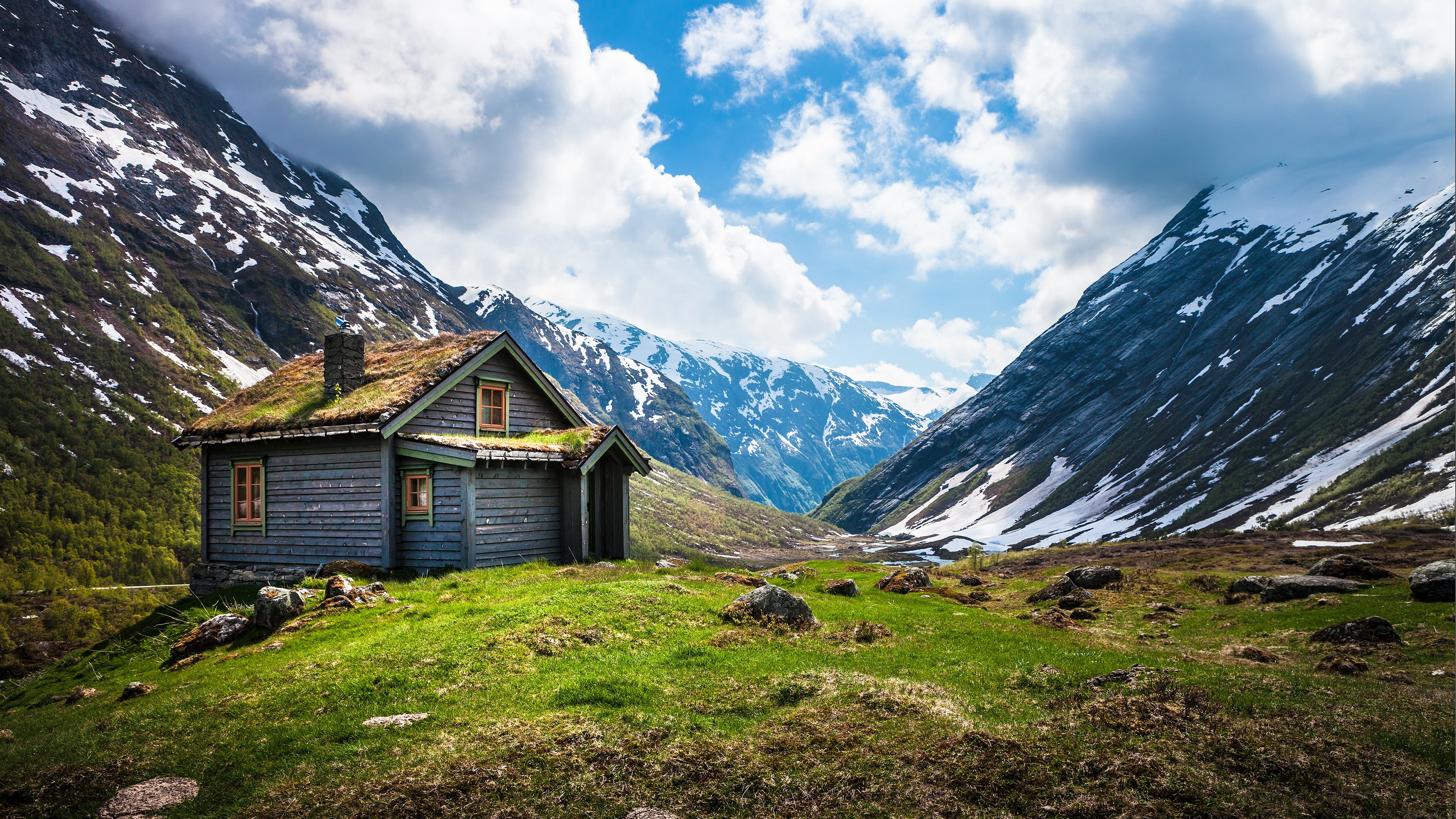 HD, brown, near, photo, 4K, Stryn, Norway, mountain, sky, green grass, house, Geiranger, clouds, snow, 4k, HD Wallpaper