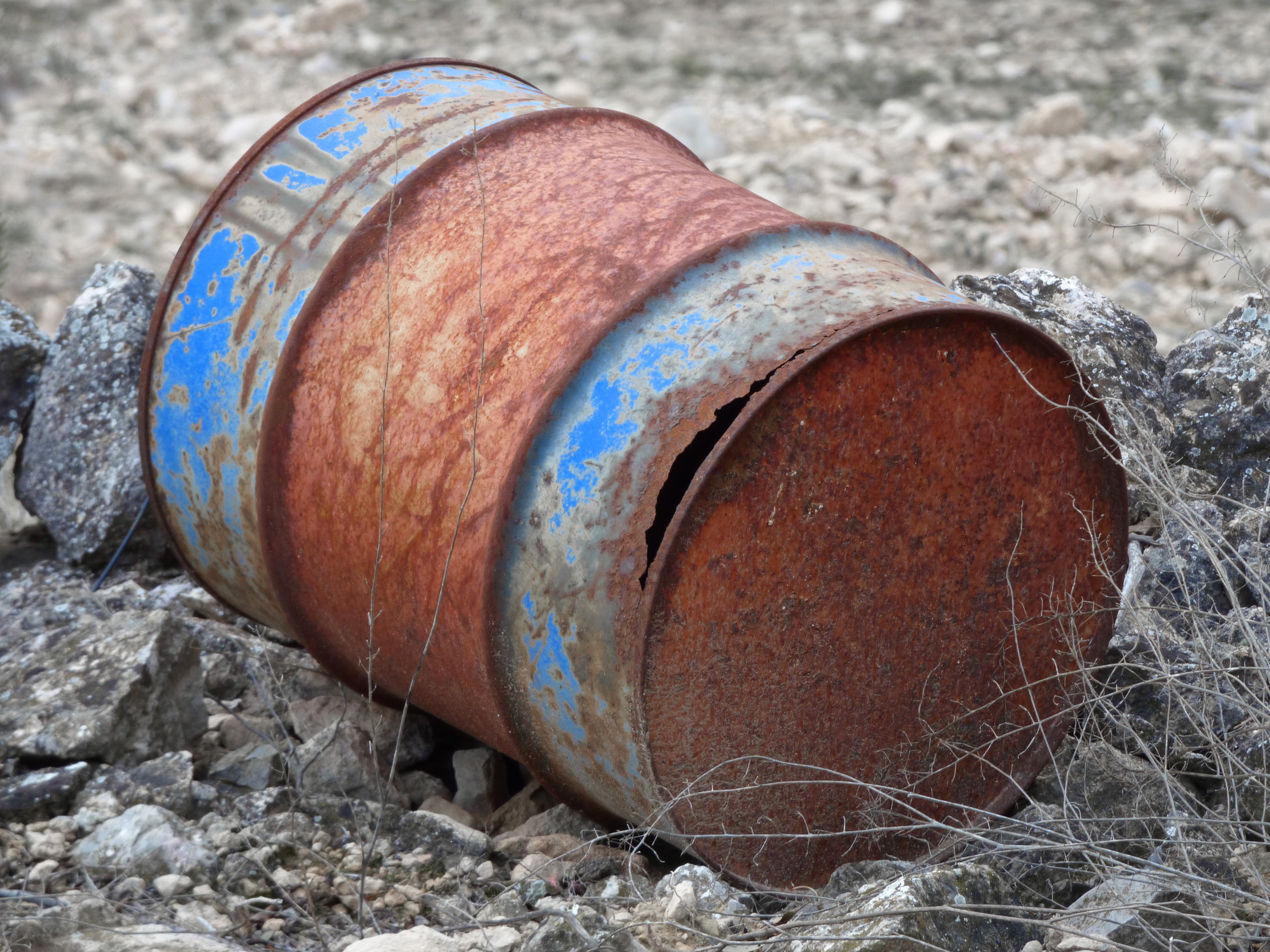 decline, deterioration, nature, fuel, day, industry, drum, run-down, rusty, environmental issues, illegal, focus on foreground, landfill, land, cylinder, HD Wallpaper