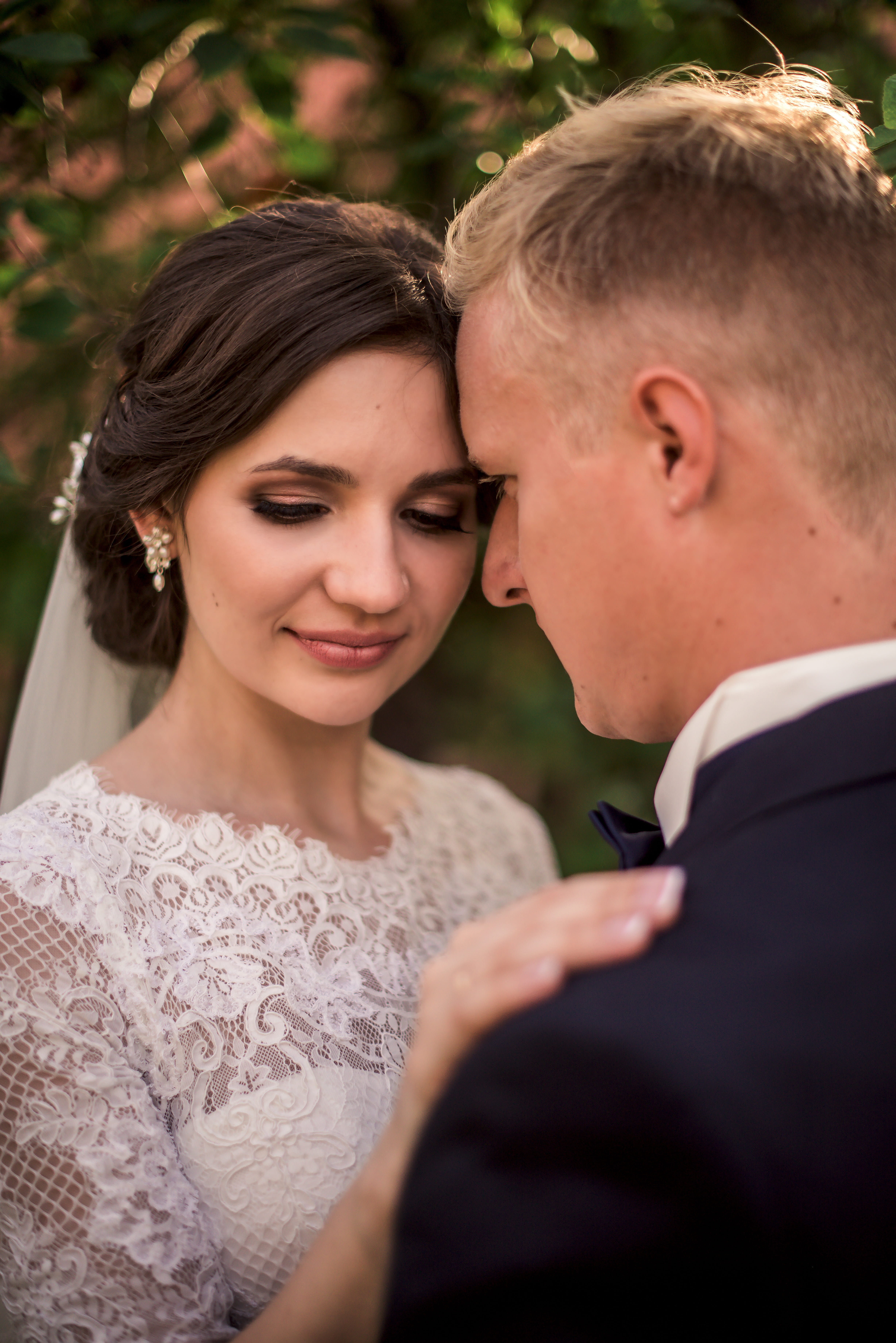 positive emotion, bonding, 5K, couple - relationship, men, lifestyles, adult, young adult, event, people, wedding ceremony, celebration, young women, portrait, Phone HD Wallpaper