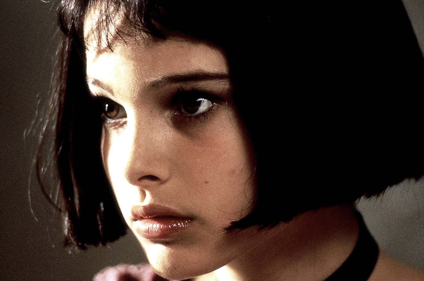 young adult, indoors, leon the professional, human body part, 720P, looking at camera, human face, looking, depression - sadness, lifestyles, teenage boys, HD Wallpaper