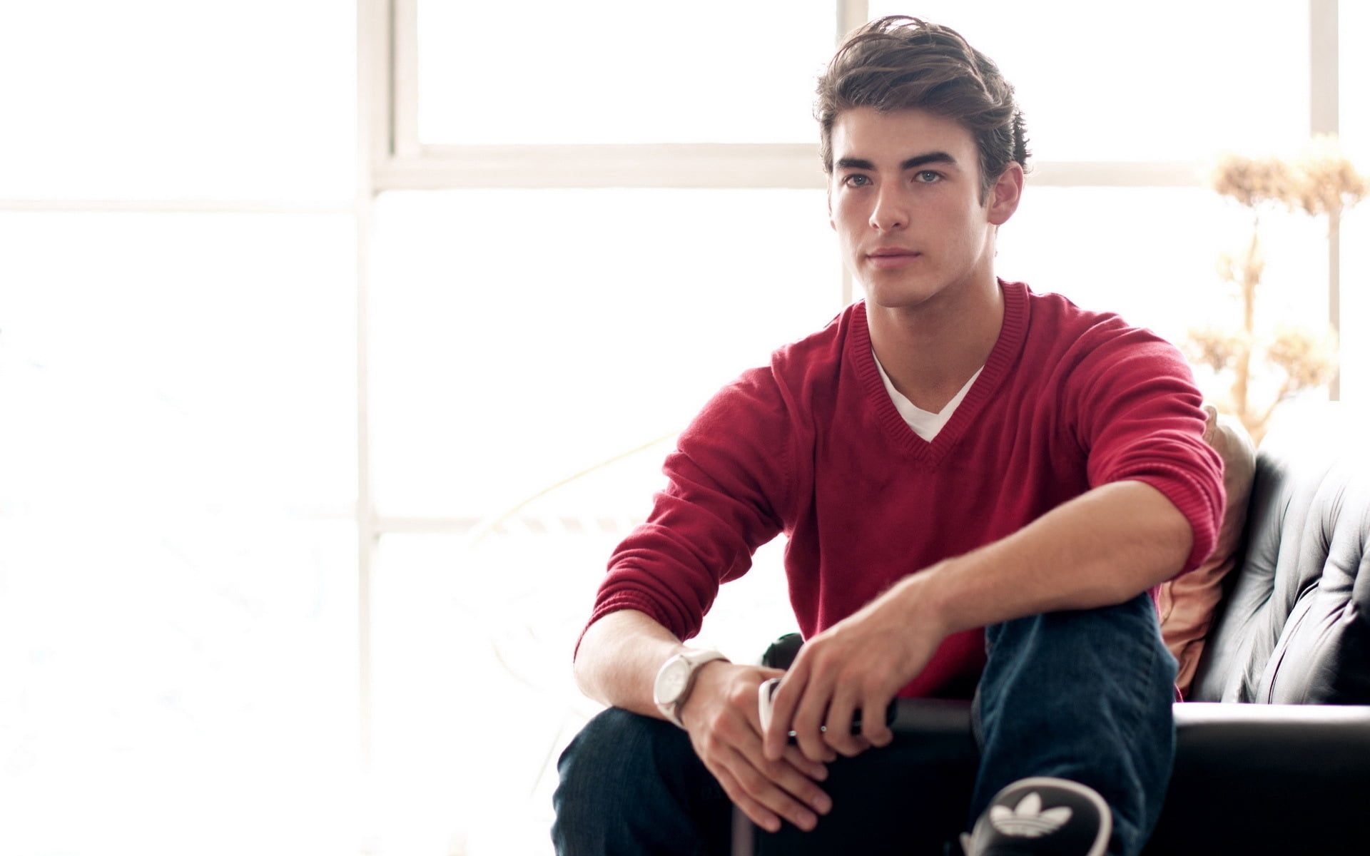 one Young Man Only, sitting, 1080P, comfortable, young Men, front view, neck, indoors, people, leisure Activity, lifestyles, real People, window, adolescence, HD Wallpaper