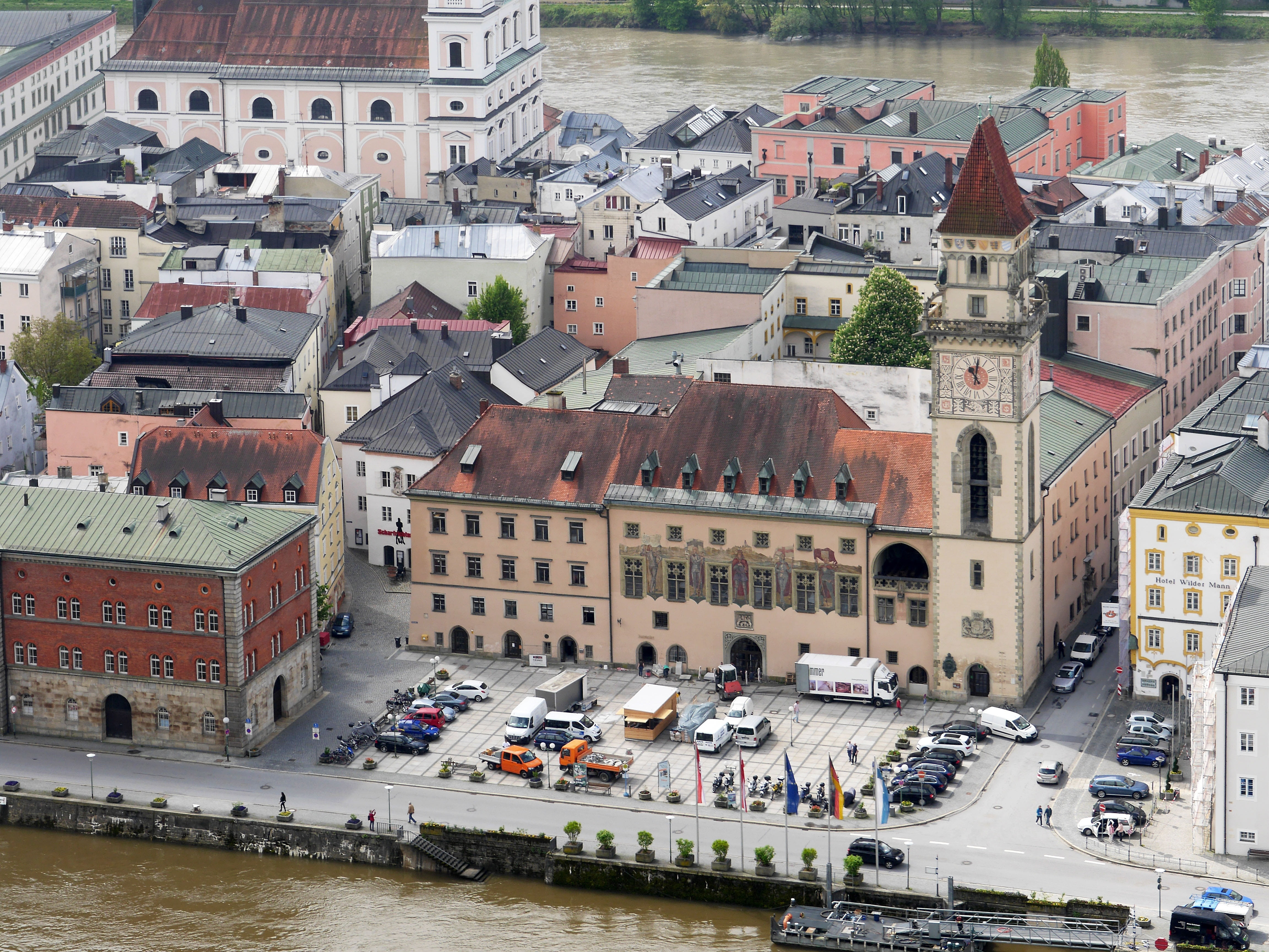 outdoors, day, danube, town, passau, residential district, building exterior, mode of transportation, incidental people, nature, roof, bank of the danube, HD Wallpaper