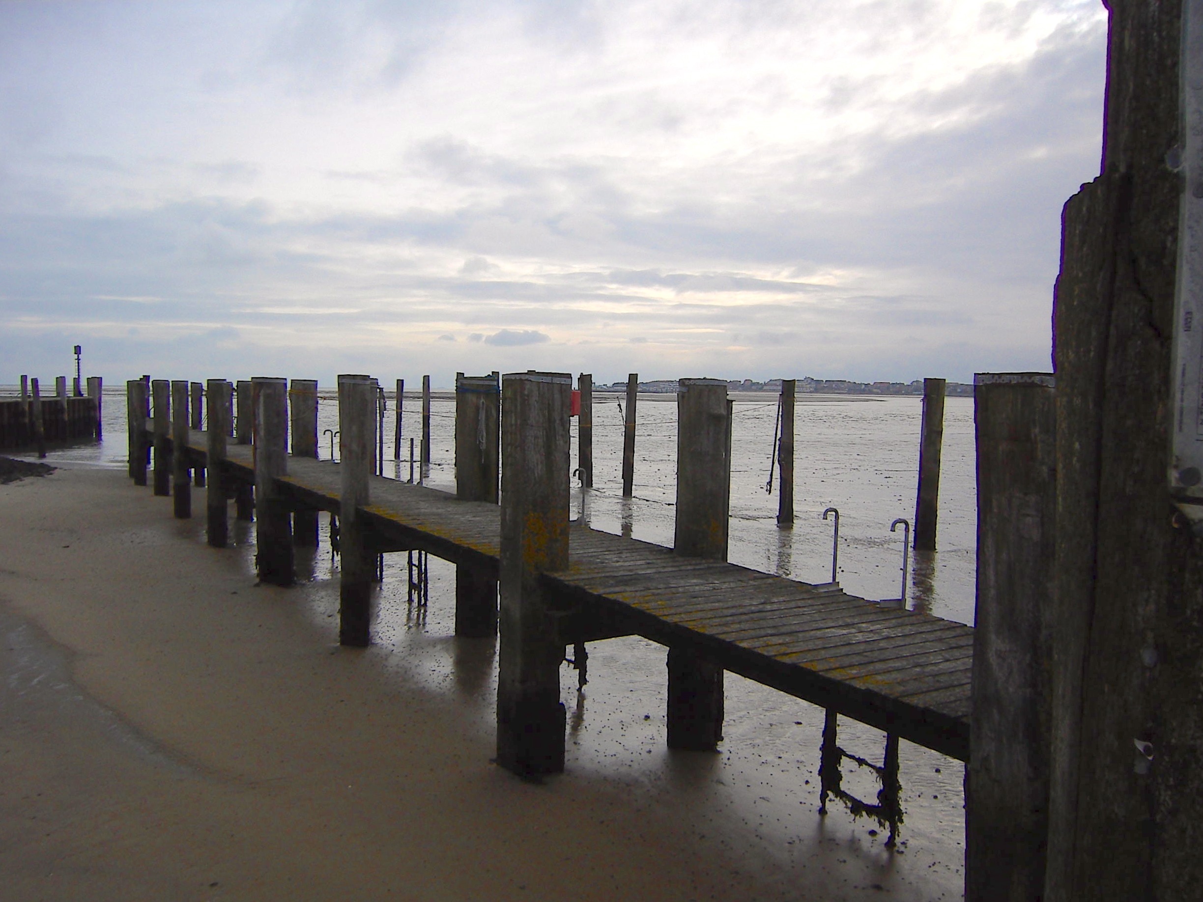 built structure, wood paneling, post, sea, wood - material, tranquil scene, 1080P, architecture, tranquility, outdoors, land, beach, horizon, nature, water, HD Wallpaper
