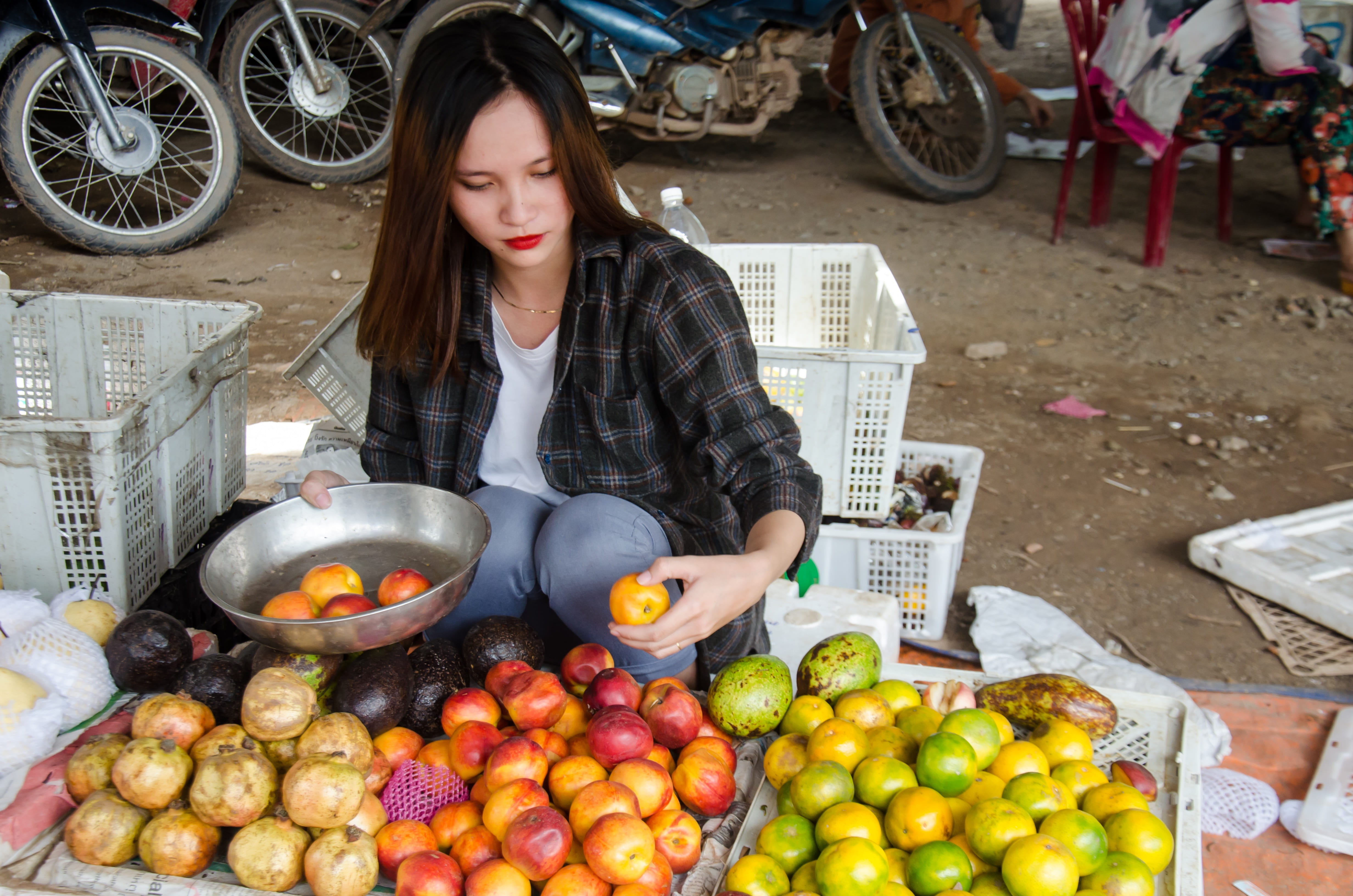 4K, front view, young women, one person, results, young adult, buy sale, fair, women, healthy eating, adult, appetite, fruit, choice, vietnam, market, HD Wallpaper