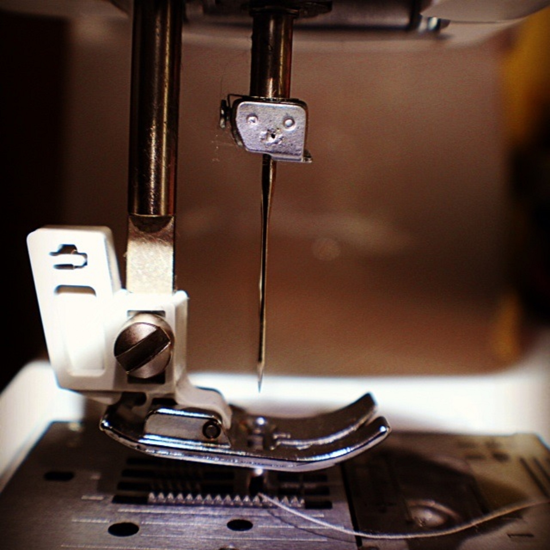 1080P, focus on foreground, day, equipment, indoors, sewing machine, electrical equipment, sewing needle, hobbies, thread, metal, selective focus, tailoring, Phone HD Wallpaper