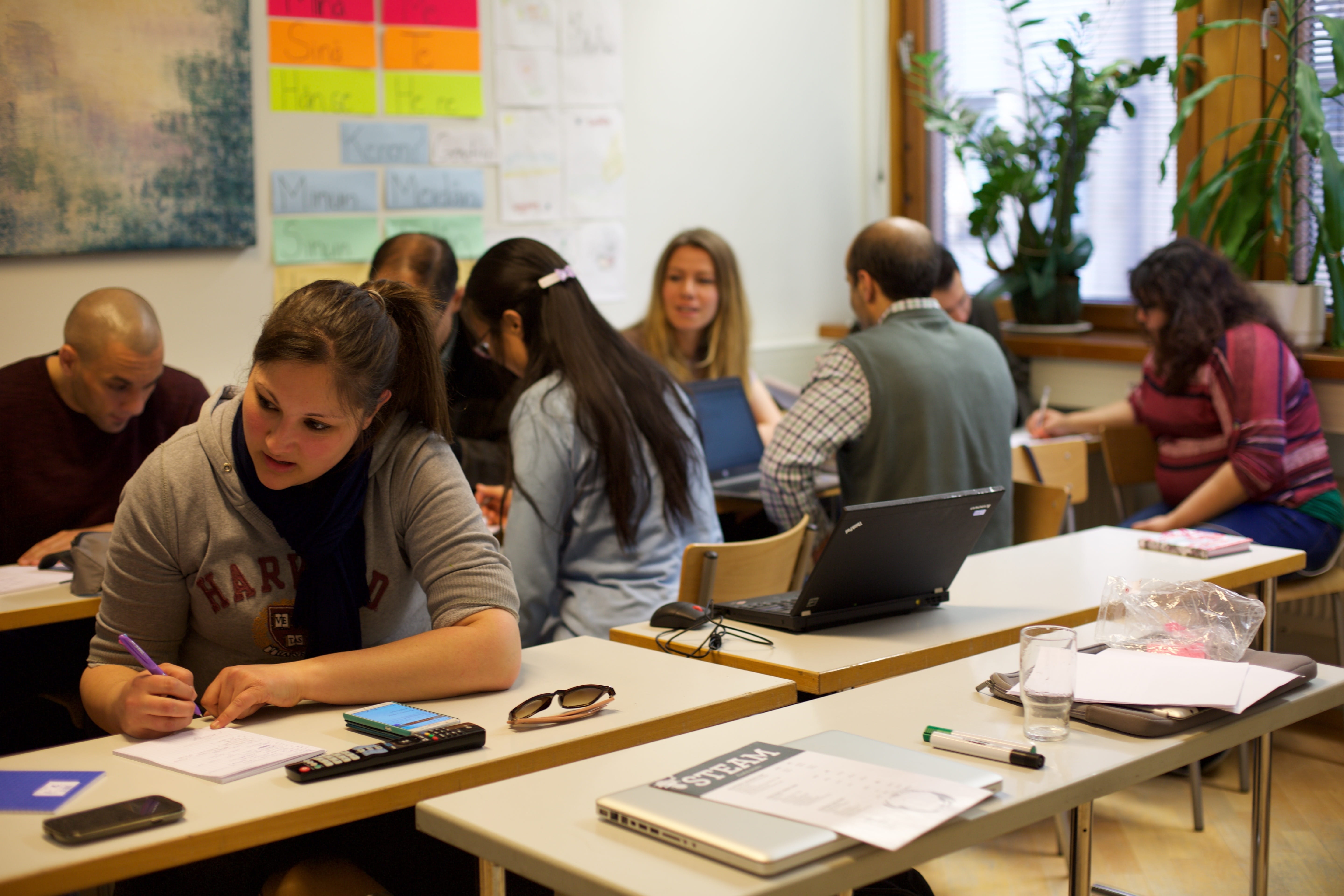 meeting, desk, real people, women, school, casual clothing, student, classroom, university, people, indoors, adult, medium group of people, studying, group, HD Wallpaper