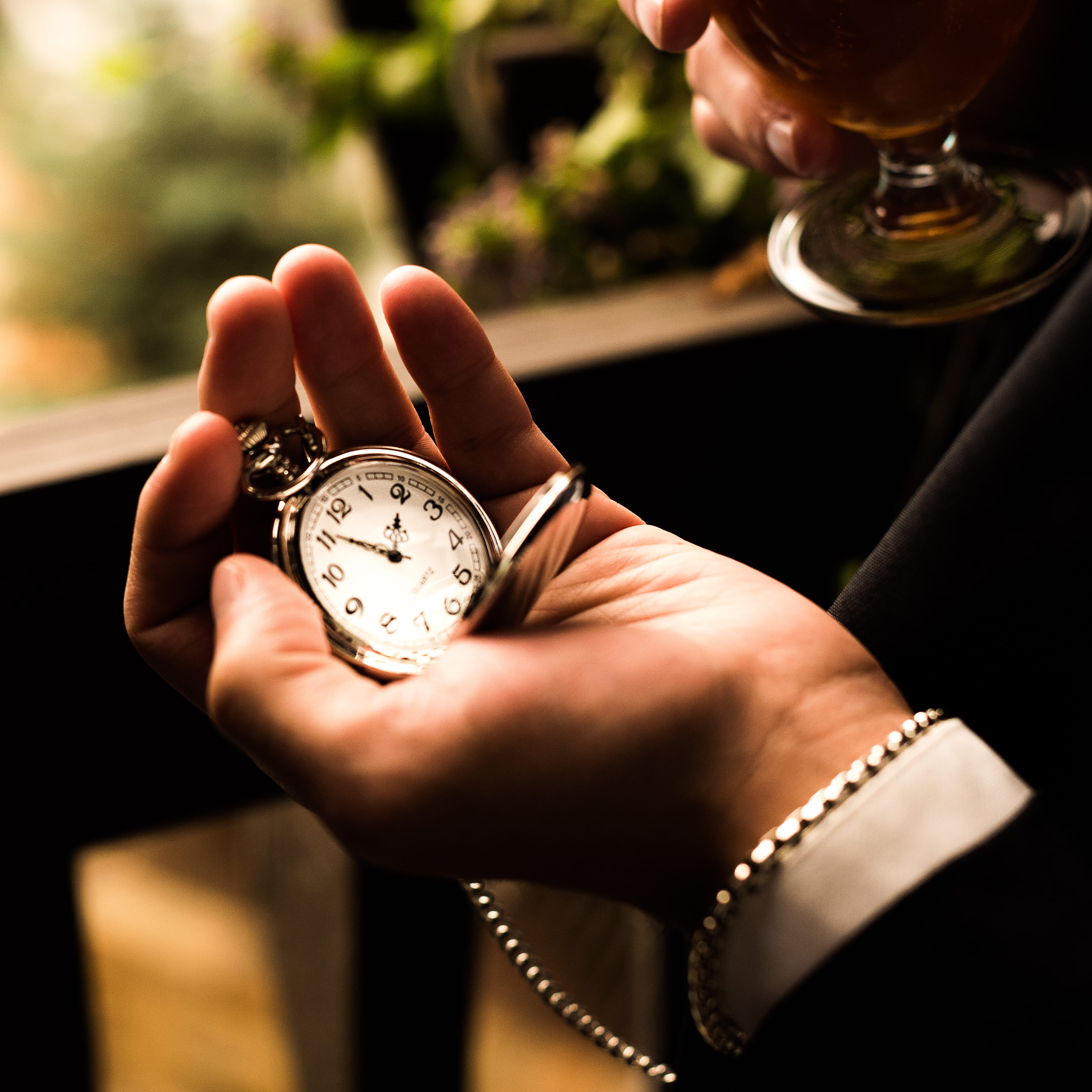 pocket, old-fashioned, person, minute Hand, checking the Time, pocket Watch, concepts And Ideas, holding, time, deadline, antique, minute, one Person, retro Styled, Phone HD Wallpaper