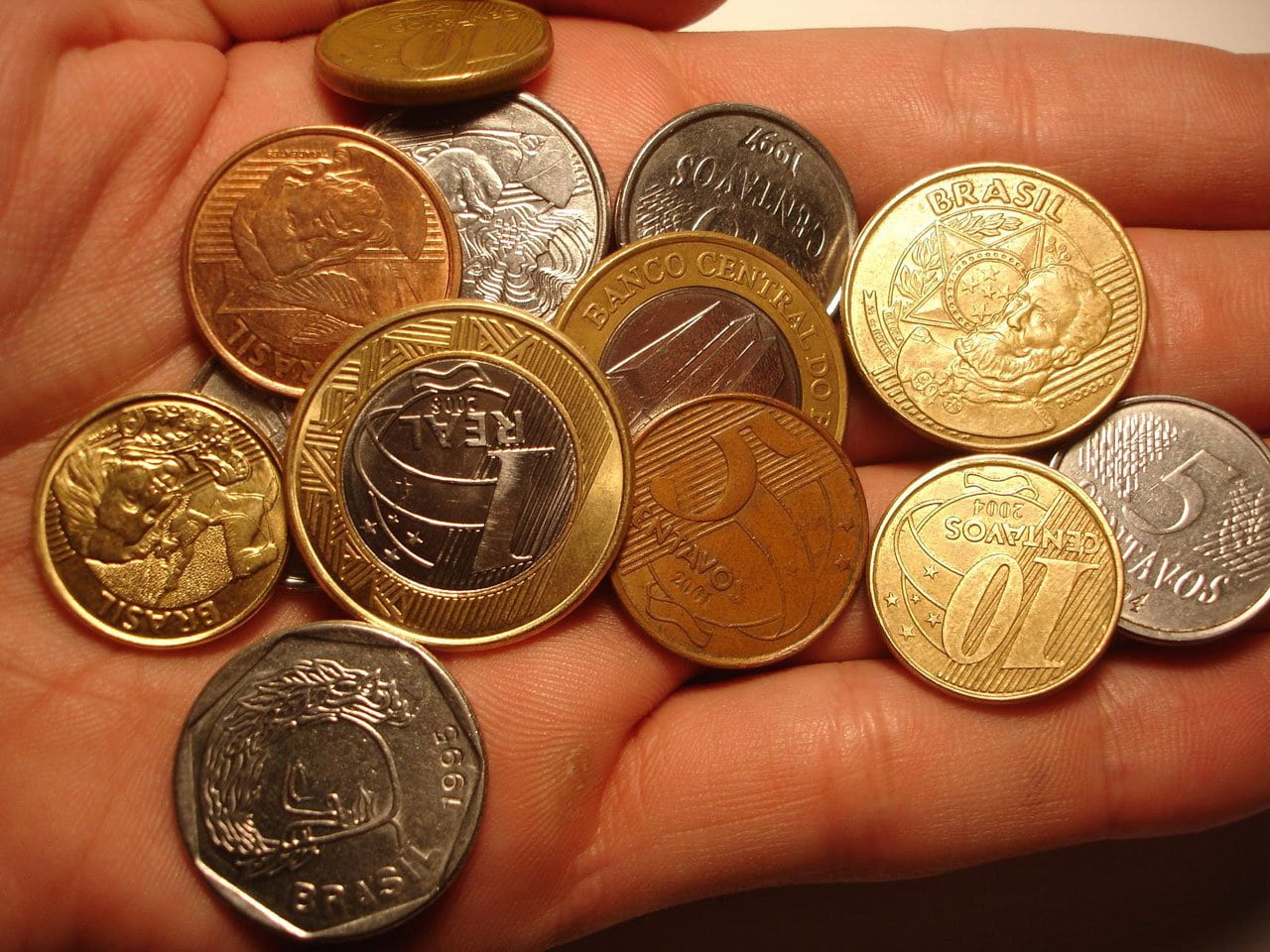 human finger, money, coins, businesses, human body part, cost, human hand, finger, indoors, currency, real people, silver colored, savings, hand, wealth, HD Wallpaper