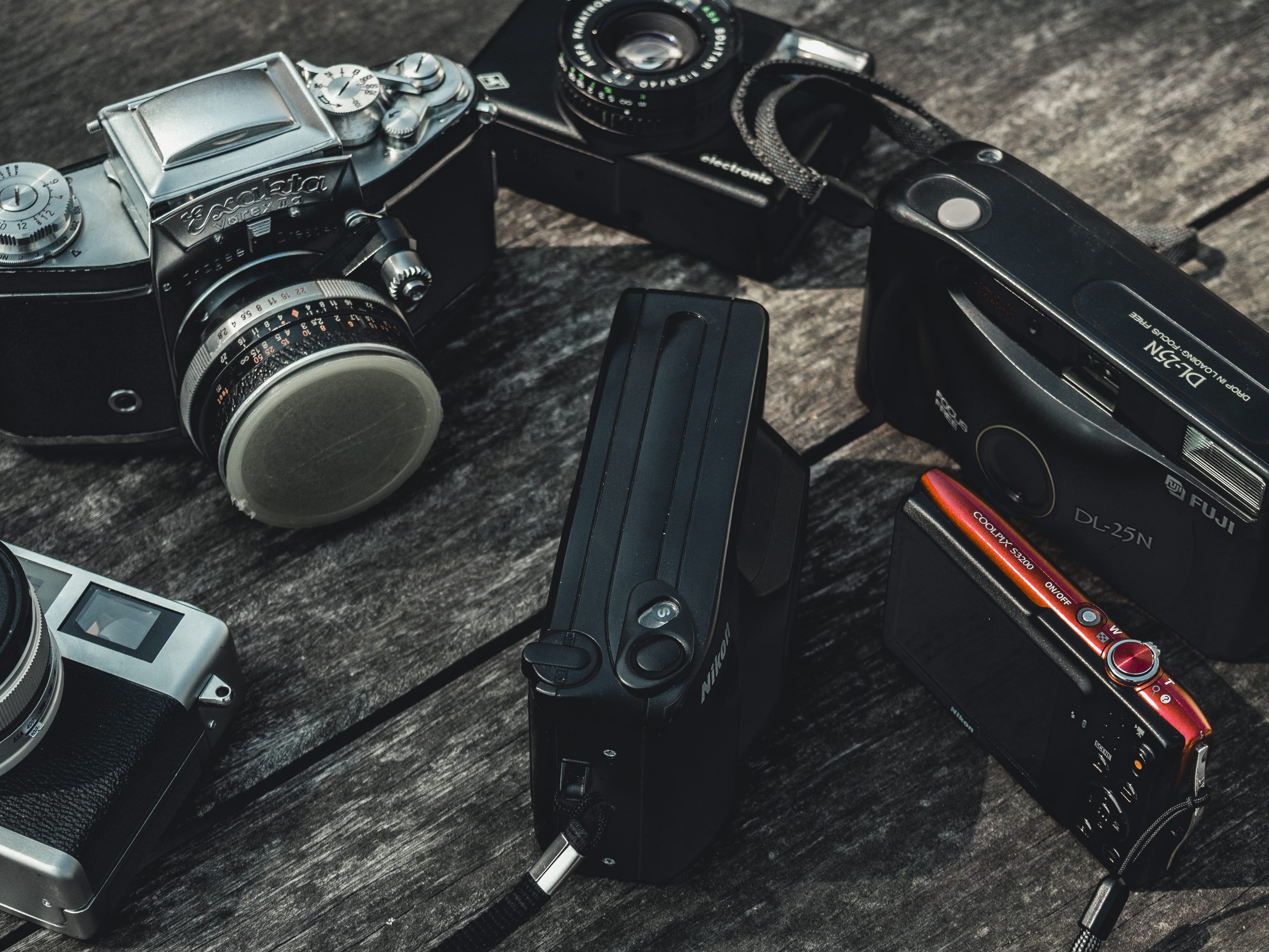 indoors, the media, wood, camera lens, photographic equipment, symbol, strap, communication, video camera, retro styled, several, adapter, stereo, point, HD Wallpaper