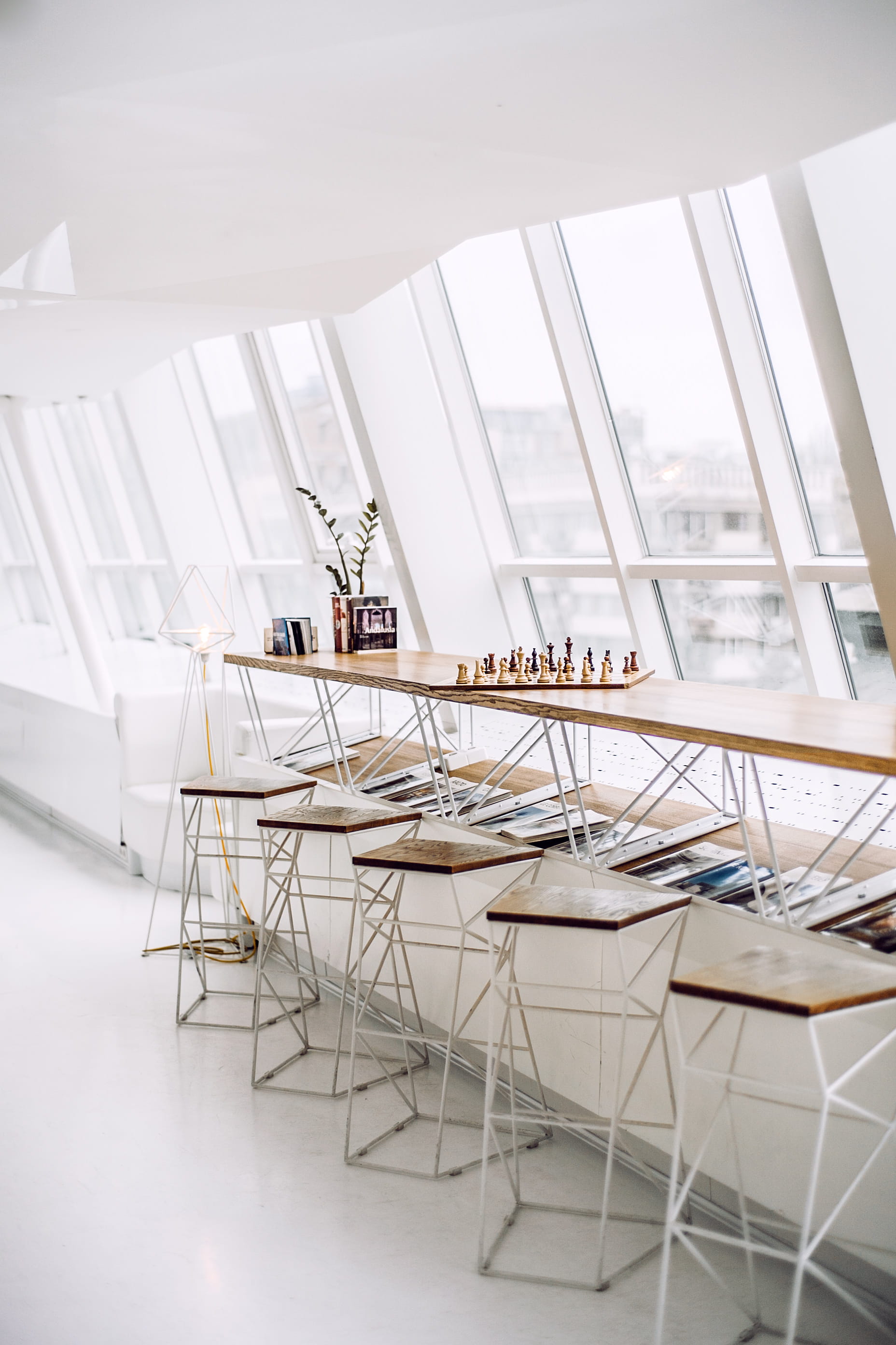 architecture, absence, lighting, monitor, screen, built structure, chair, ceiling, transparent, wood, office, 2K, building, indoors, white color, plywood, Phone HD Wallpaper