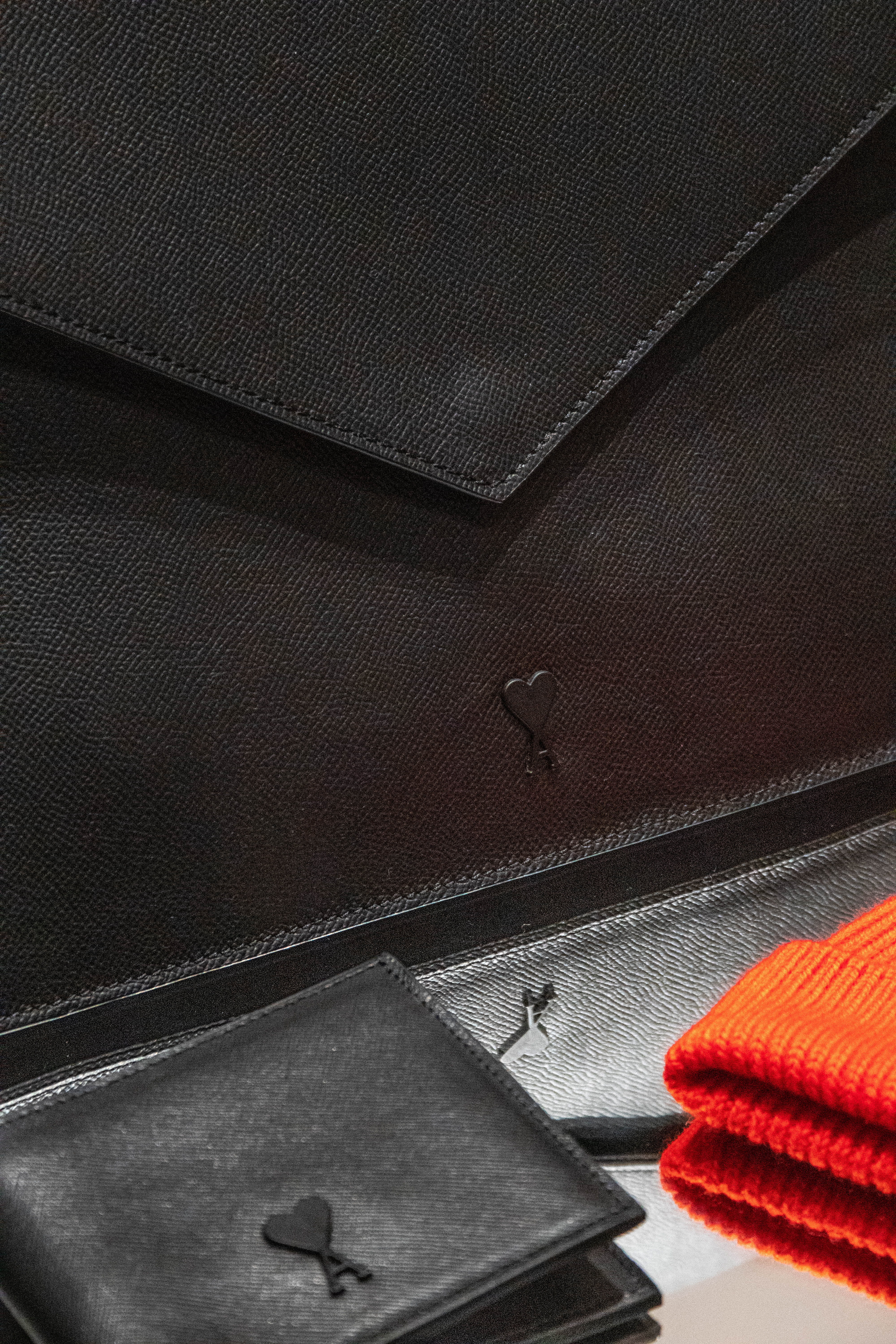 pattern, cuir, textured, file binder, black color, cushion, office, zipper, red, accesories, sofa, wear, blanket, tree, plant, full frame, wallet, jeans, Phone HD Wallpaper