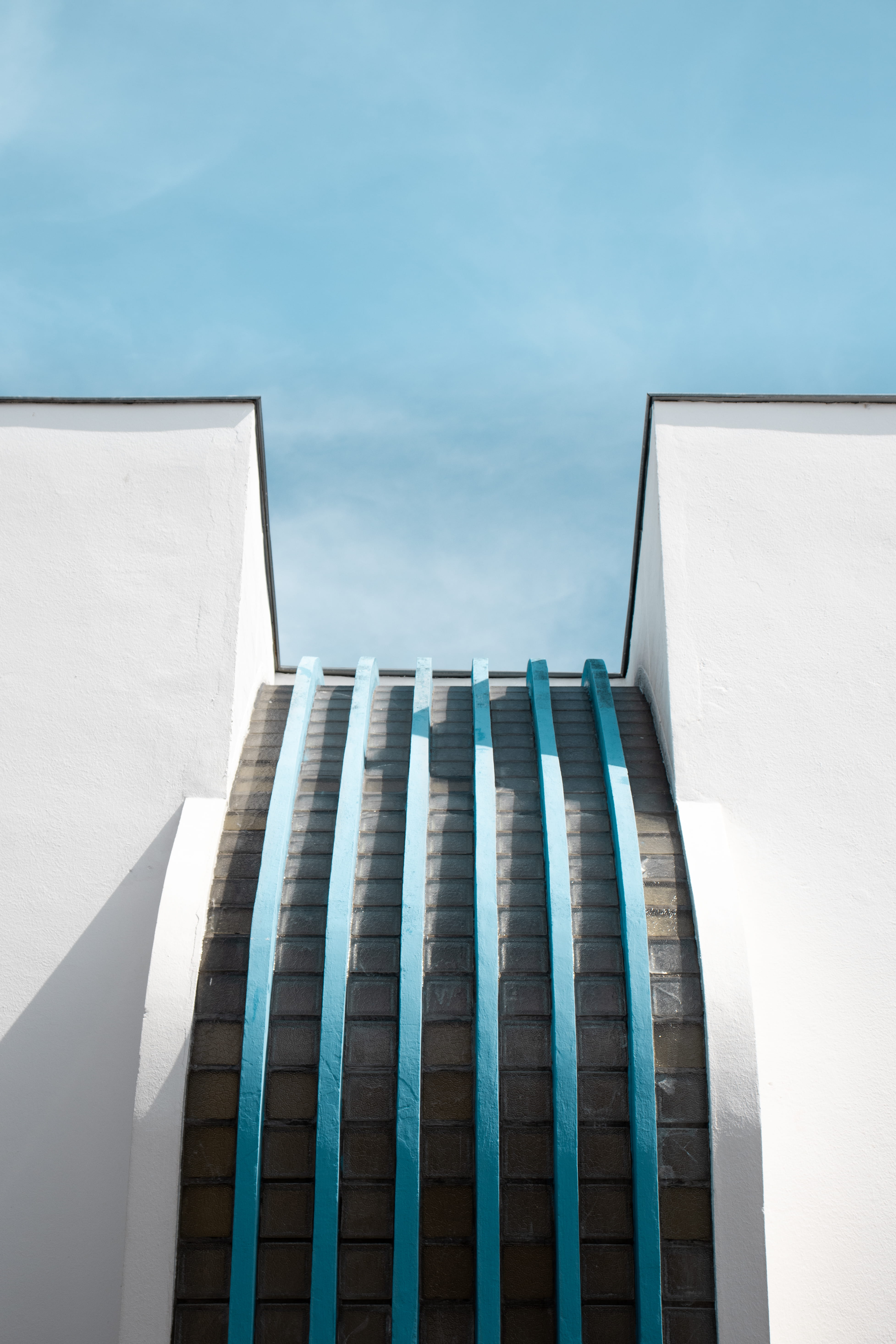 urban, concrete, building exterior, file folder, modern, built structure, white, no people, architecture, black, apartment building, office building exterior, Phone HD Wallpaper