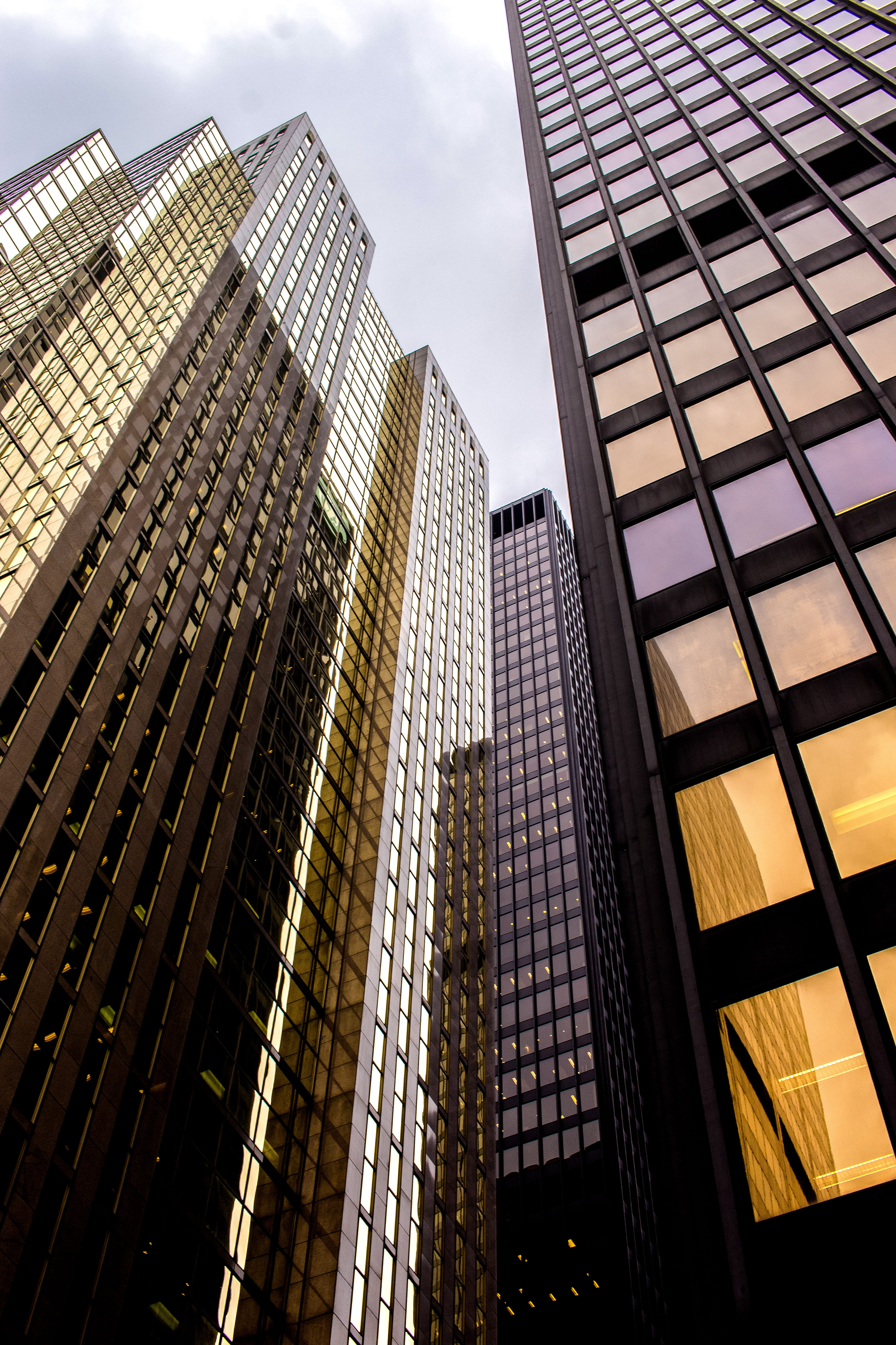built structure, rise, urban, outdoors, modern, city life, no people, skyscraper, toronto, housing, low, buildings, tower, high rise, town, canada, office building exterior, Phone HD Wallpaper