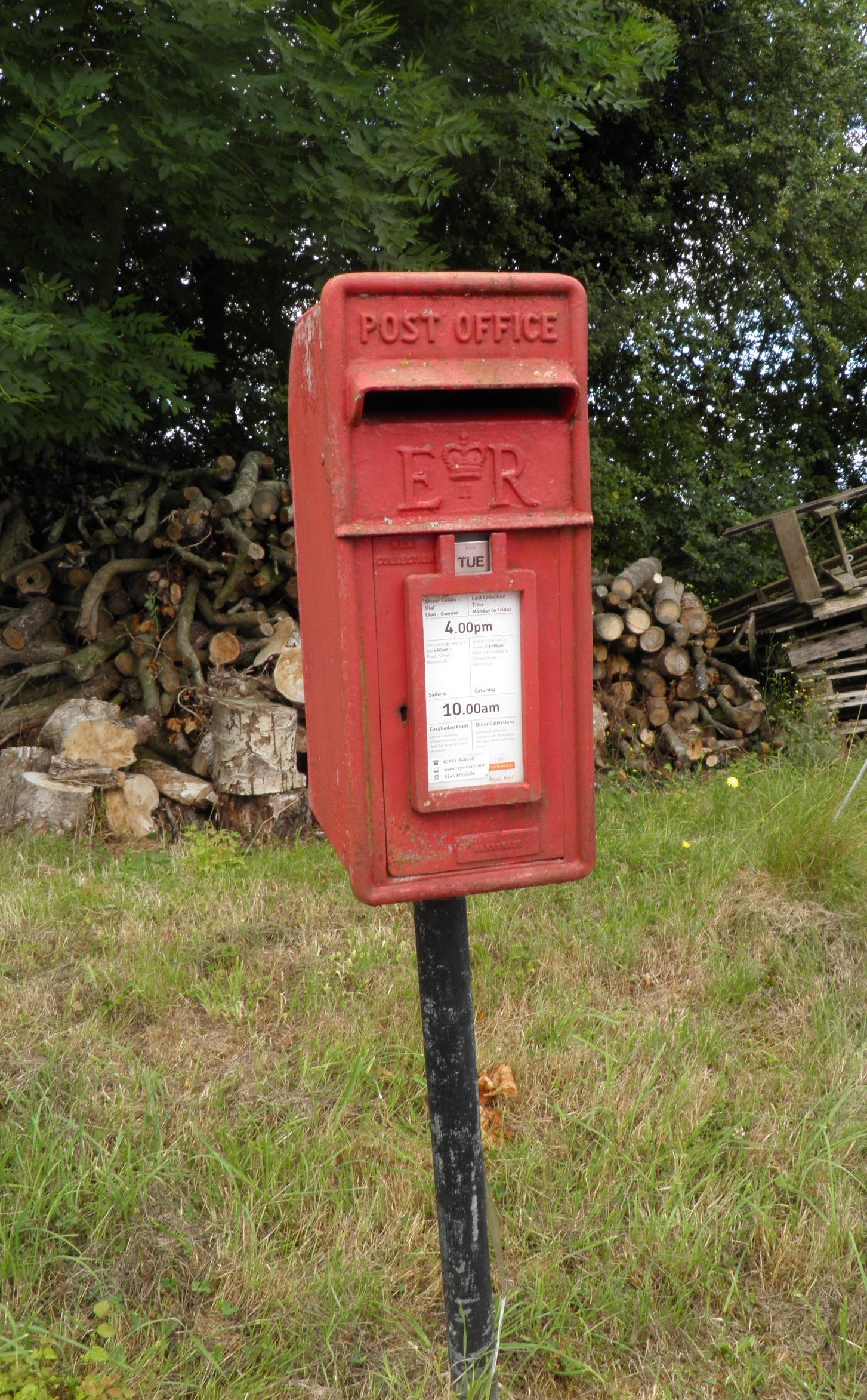 letterbox, grass, postal, old, mail, design, sign, western script, metal, text, vintage, classic, correspondence, post box, english, retro, nature, message, Phone HD Wallpaper