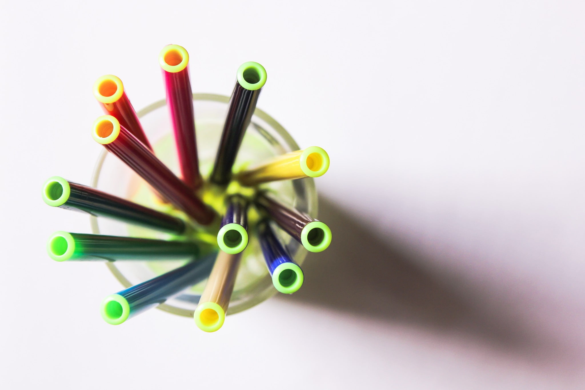 colored pencil, directly above, paper clip, large group of objects, still life, pencil, variation, clip, drinking glass, copy space, close-up, studio shot, HD Wallpaper