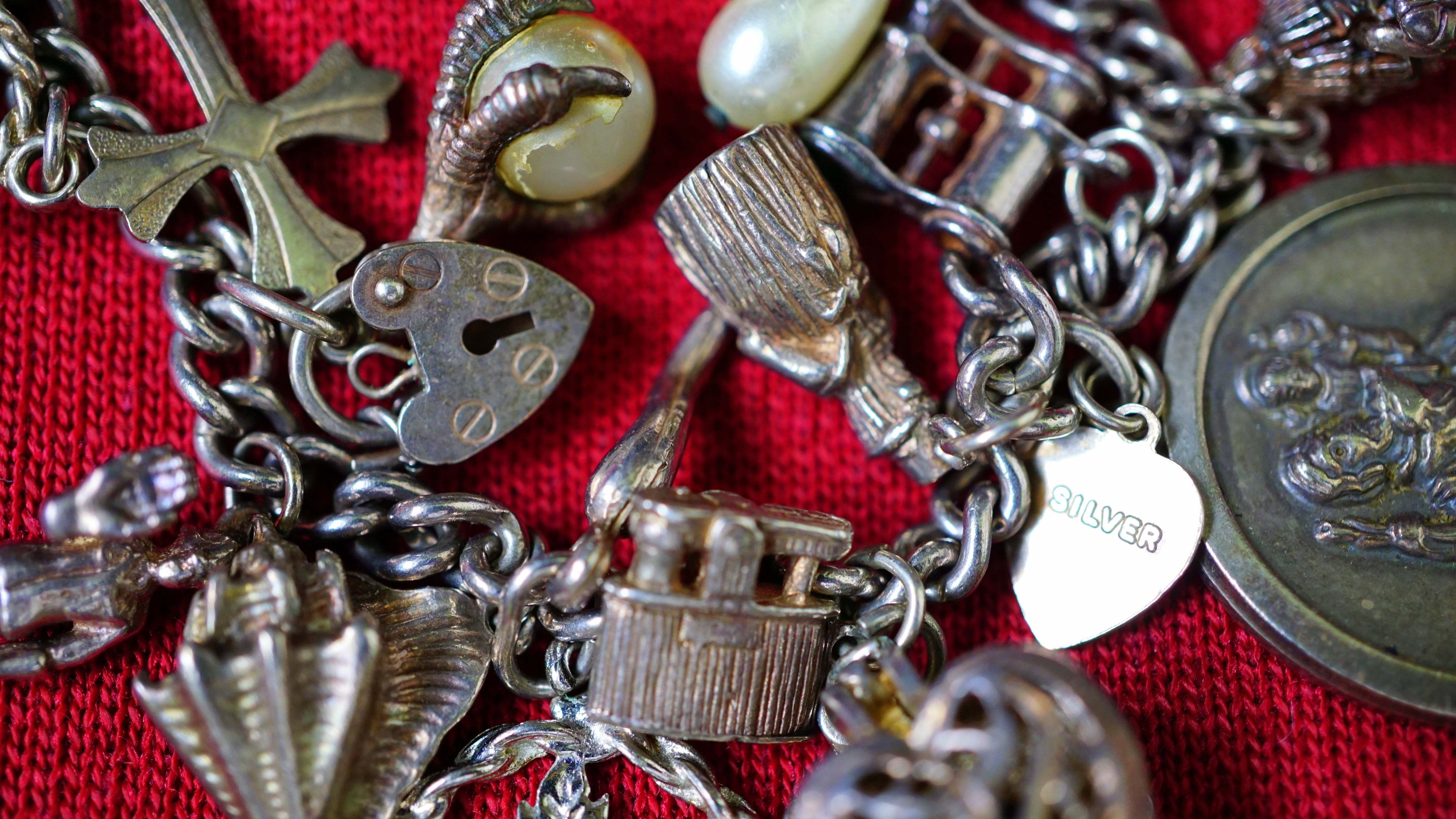 accessories, pile, bracelet, indoors, large group of objects, colored, choice, close-up, abundance, metallic, old, market, fashion, no people, selective focus, HD Wallpaper