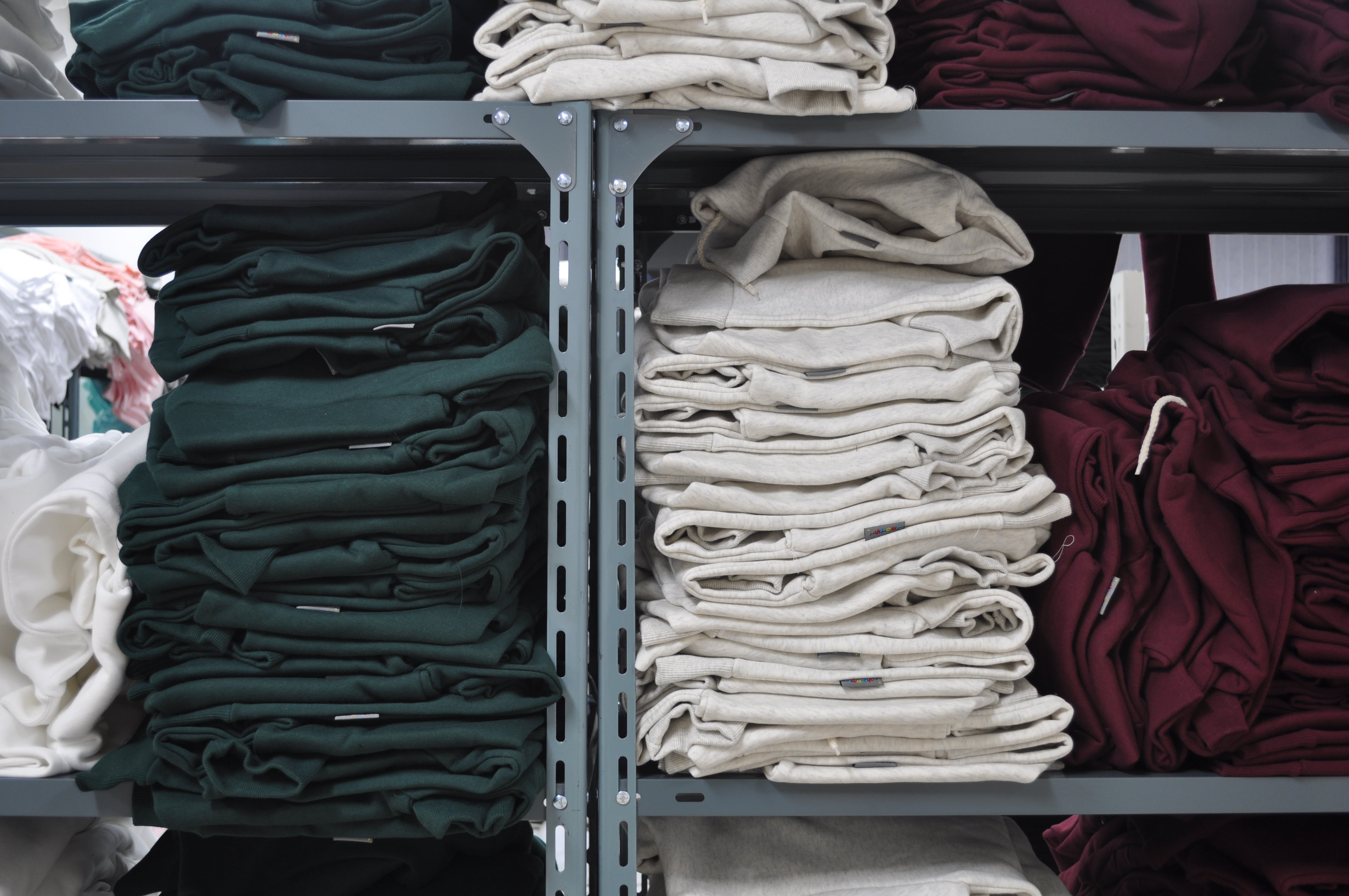 abundance, side by side, industry, pile, indoors, arrangement, storage, retail, 4K, goods, closet, stack, business, order, clothing, sale, store, clothes, HD Wallpaper