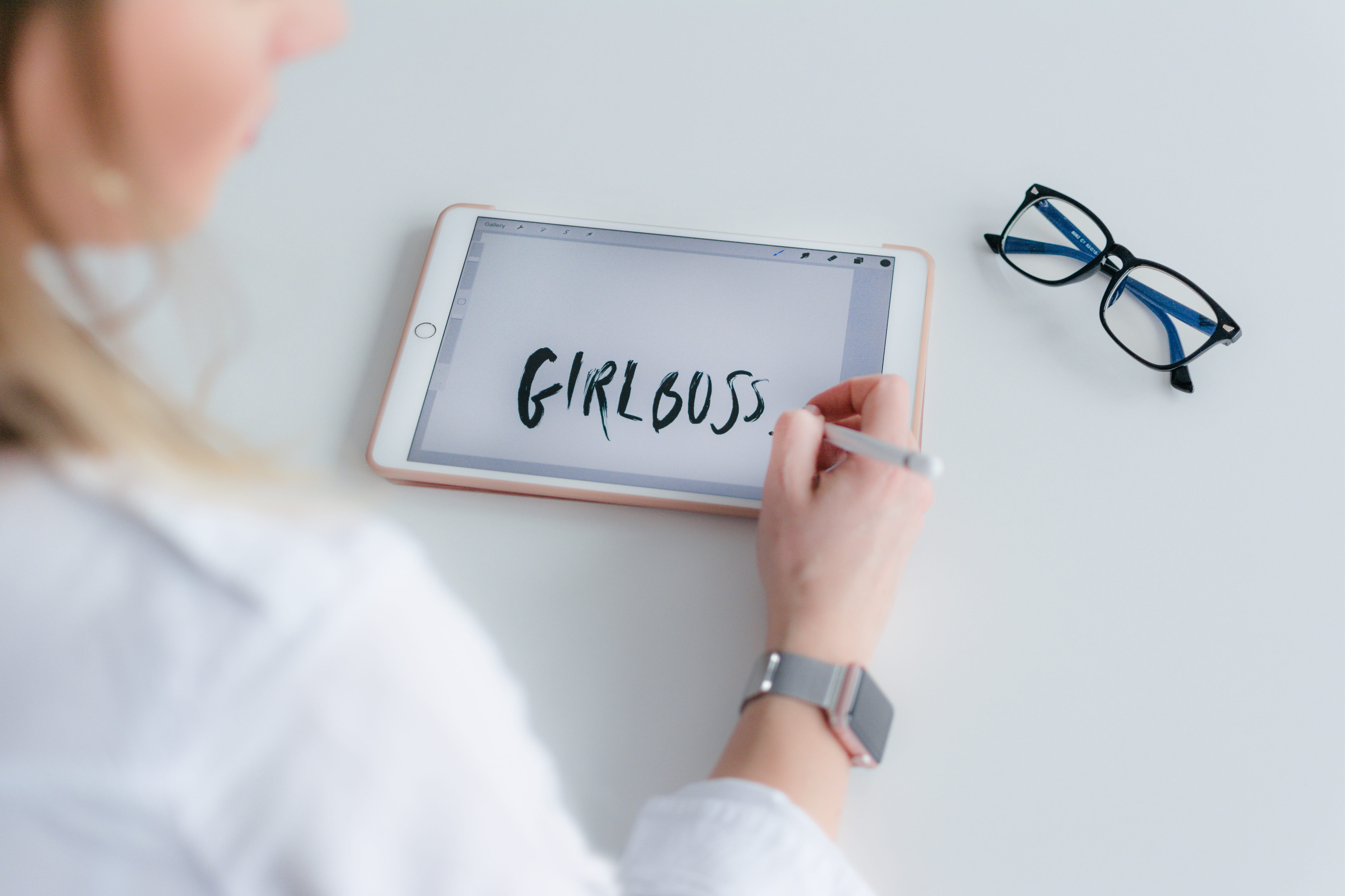stylus, indoors, text, apple, businesswoman, 5K, tablet, ipad, eyewear, business, hand, adult, technology, one person, screen, glasses, women, western script, HD Wallpaper