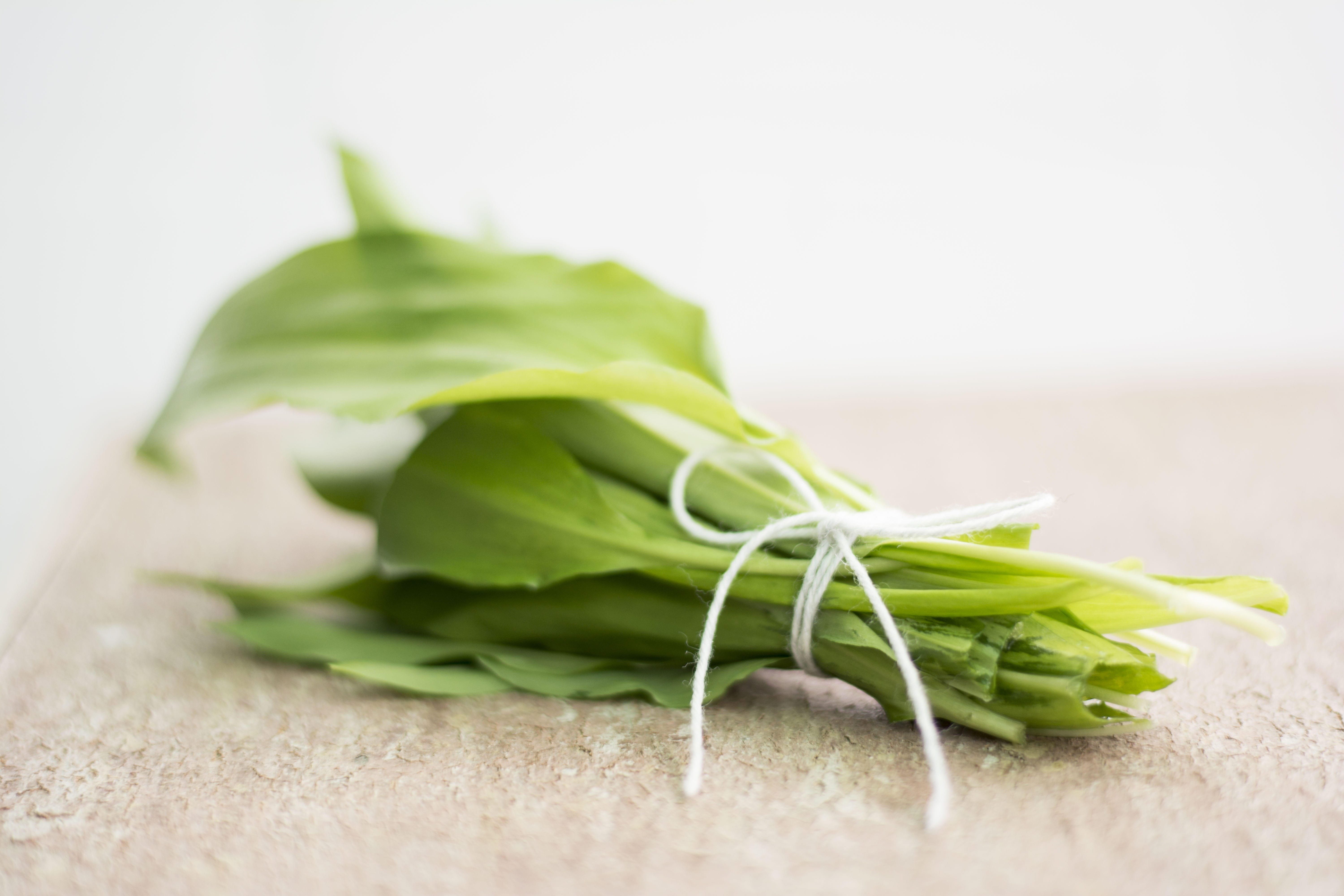 still life, green color, food, fresh, food and drink, copy space, raw food, eat, freshness, asparagus, close-up, bärlauch, vegetable, healthy eating, meal, HD Wallpaper