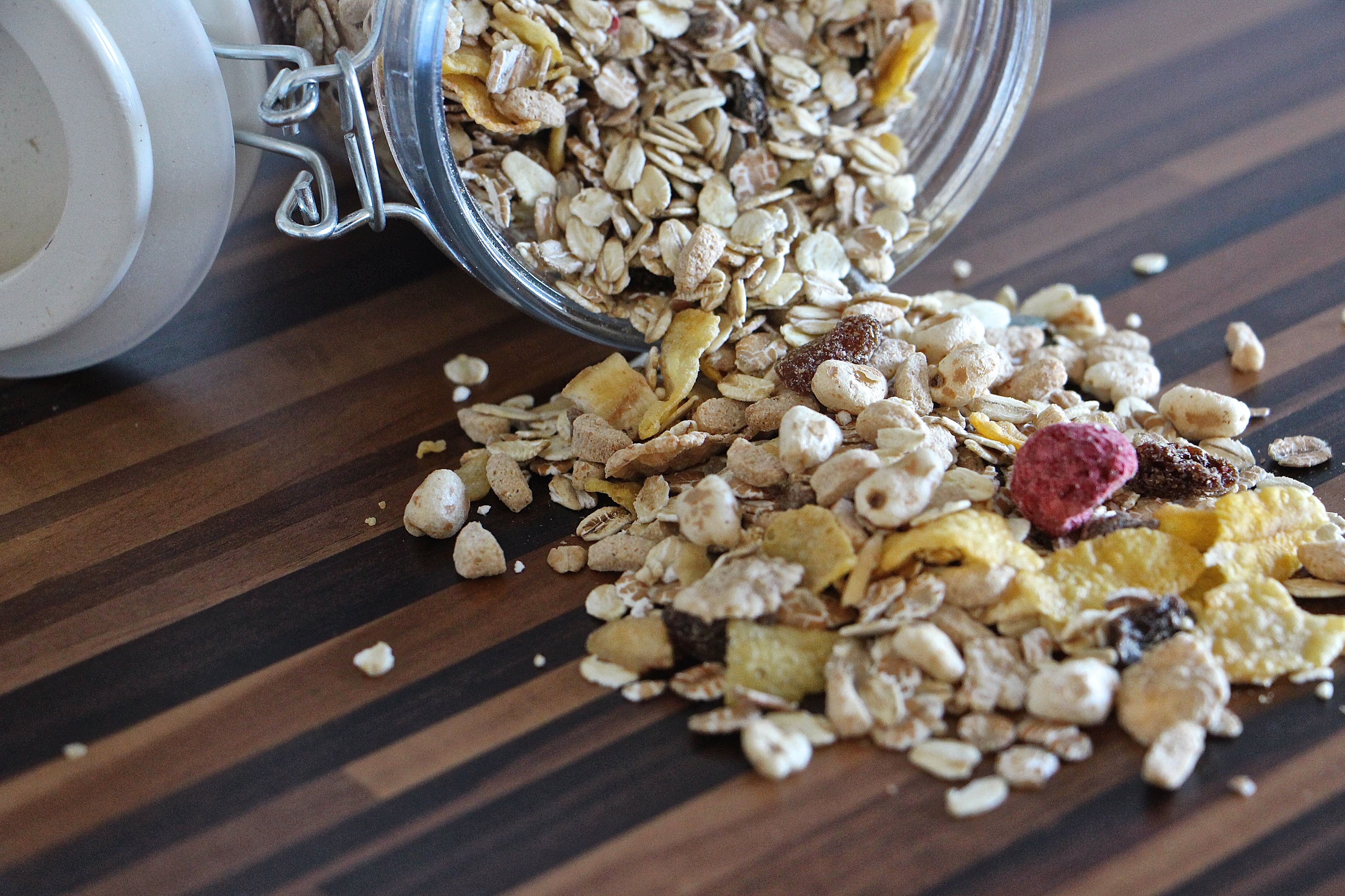 jar, healthy eating, high angle view, nutrition, breakfast, indoors, granola, snack, meal, food and drink, bowl, no people, eat, 5K, raisins, oatmeal, HD Wallpaper