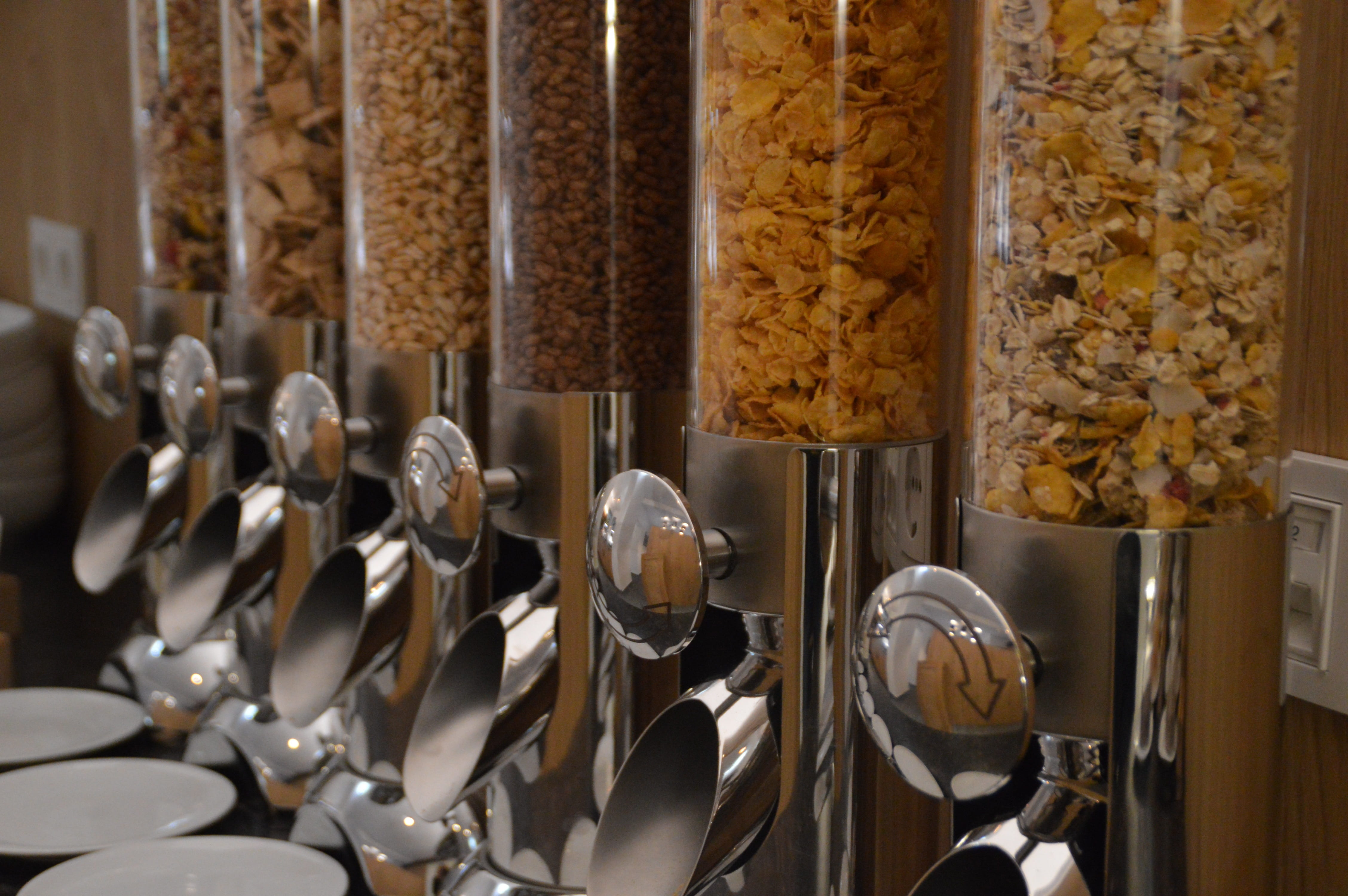 kitchen utensil, food and drink, business, close up, gold colored, indoors, in a row, oatmeal, cornflakes, raisins, muesli, selective focus, food, crispy, HD Wallpaper
