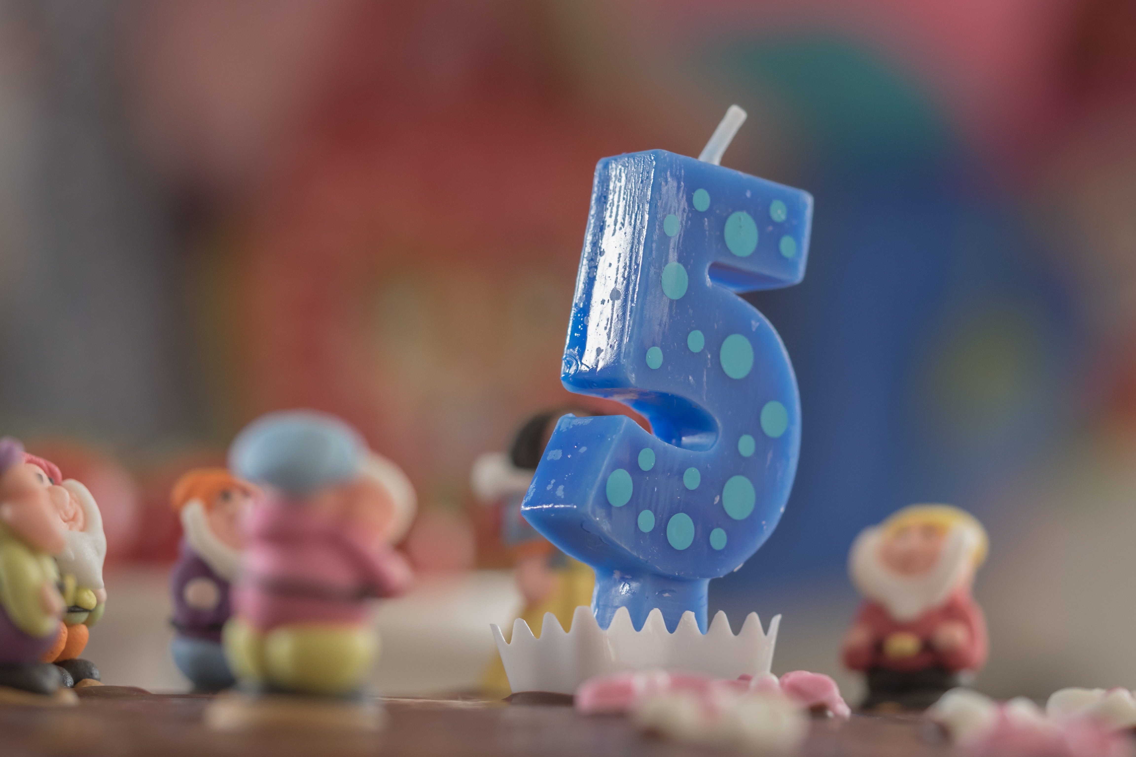 representation, indoors, selective focus, close-up, food, birthday, map, food and drink, closeup, candle, small, photography, number, 5, blue, sweet, still life, HD Wallpaper