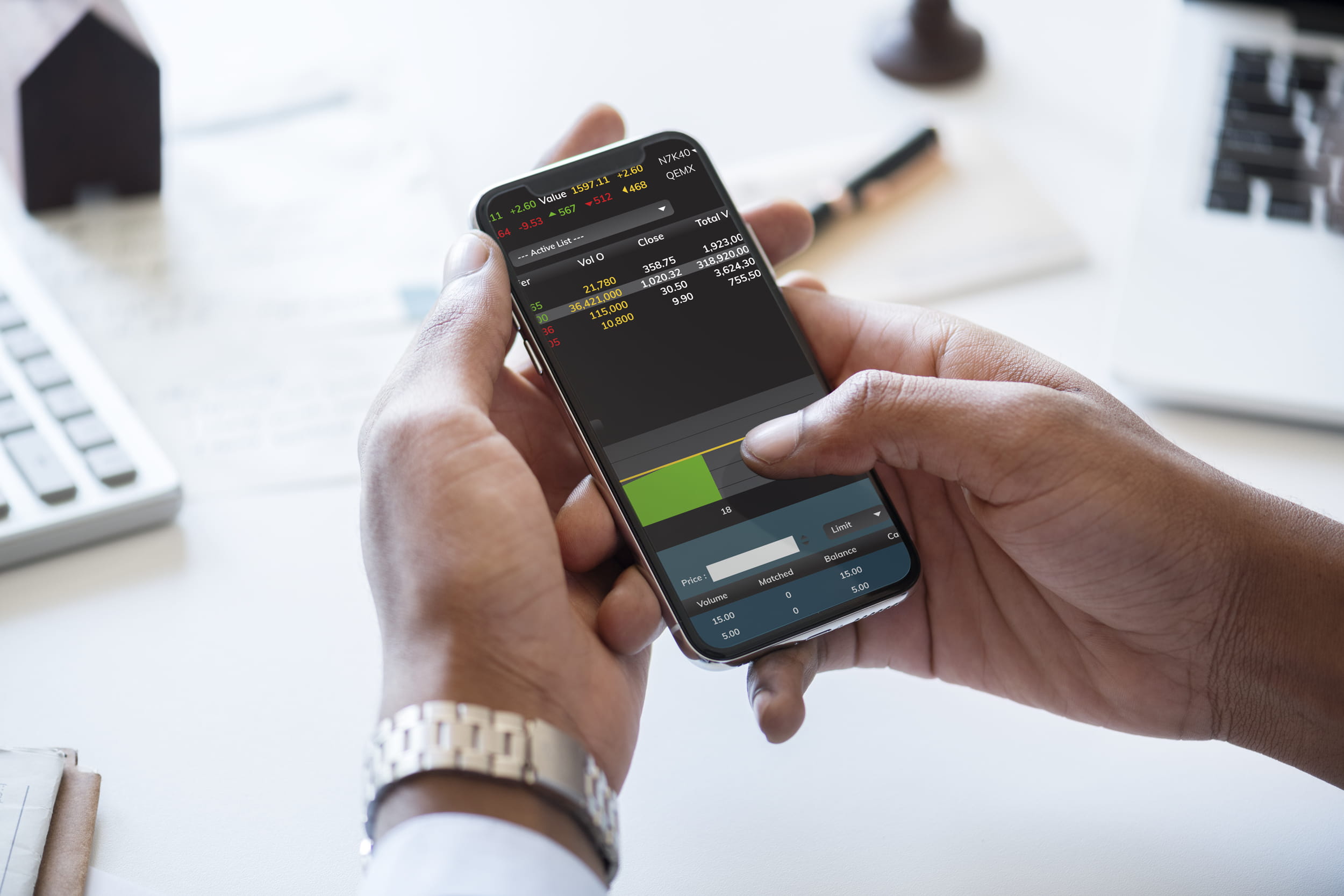 desk, communication, close-up, trading, buying, screen, checking, stock market, cellphone, website, finance, touch, data, network, hand, internet, 1080P, HD Wallpaper