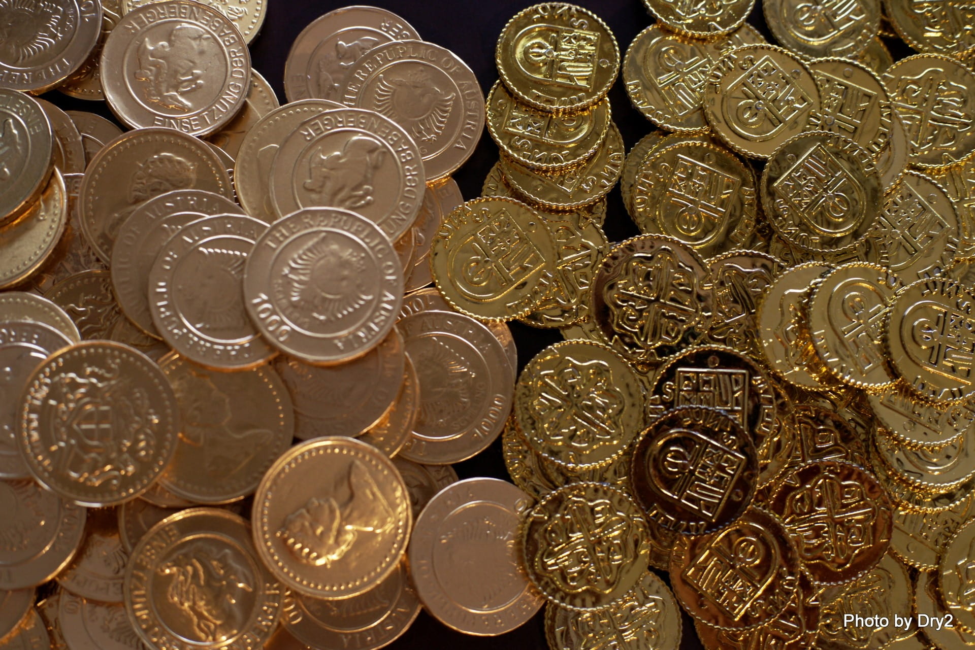 Money, abundance, cash, wealth, luxury, Bitcoin, design, geometric shape, shape, Gold, metal, business, arrangement, directly below, no people, dollars, HD Wallpaper