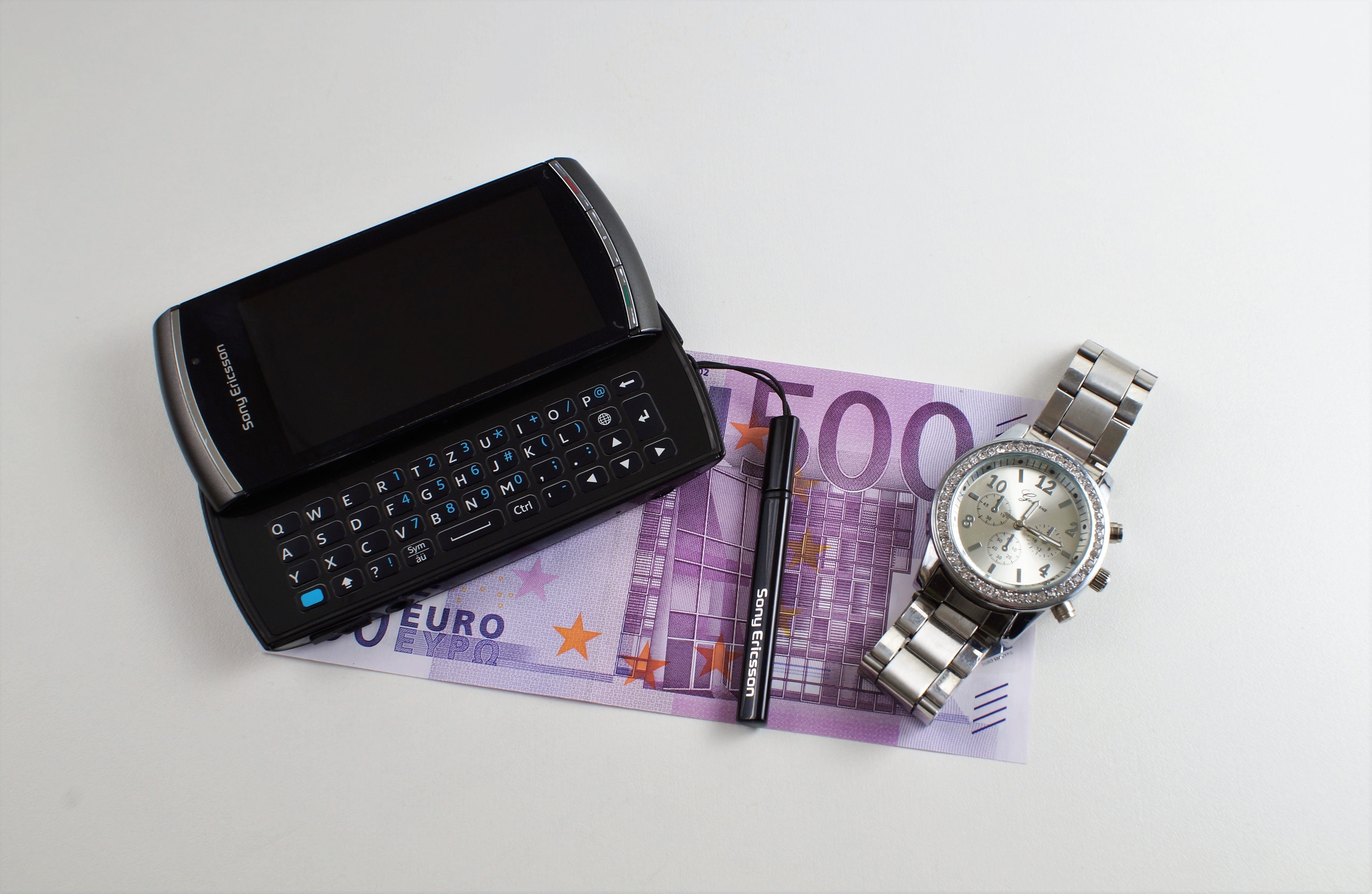 Mobile Phone, wireless technology, white background, personal accessory, studio shot, currency, empire, fashion, electrical Equipment, computer, wealth, HD Wallpaper