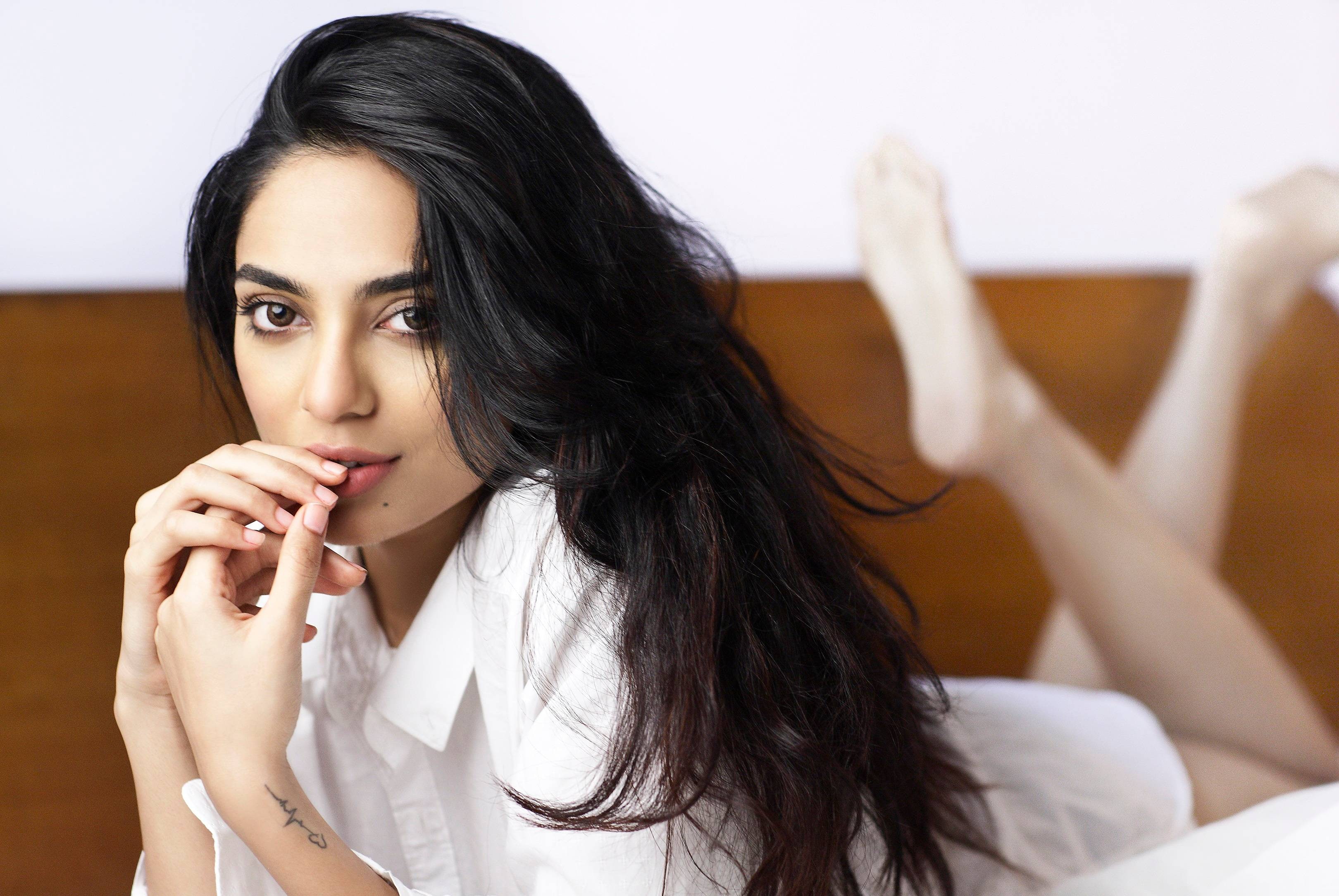 laying, bed, Model, Beauty pageant, shirt, white, Indian actress, woman, Miss Earth India, DHD, Sobhita Dhulipala, collared, 2K, HD Wallpaper
