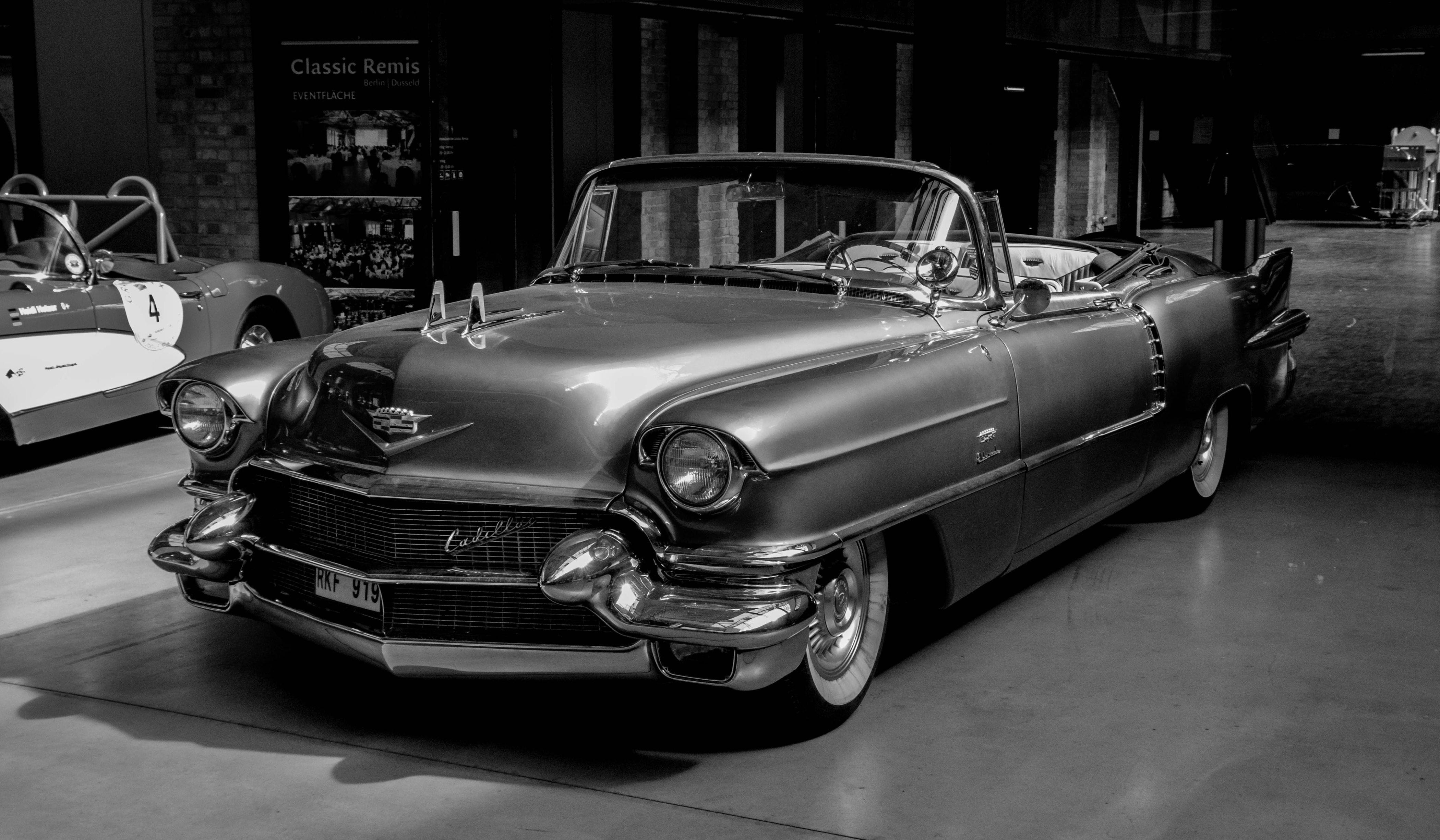 land vehicle, building exterior, american, vehicle, automotive, architecture, vintage car mobile, mode of transportation, silver colored, cadillac, rarity, HD Wallpaper