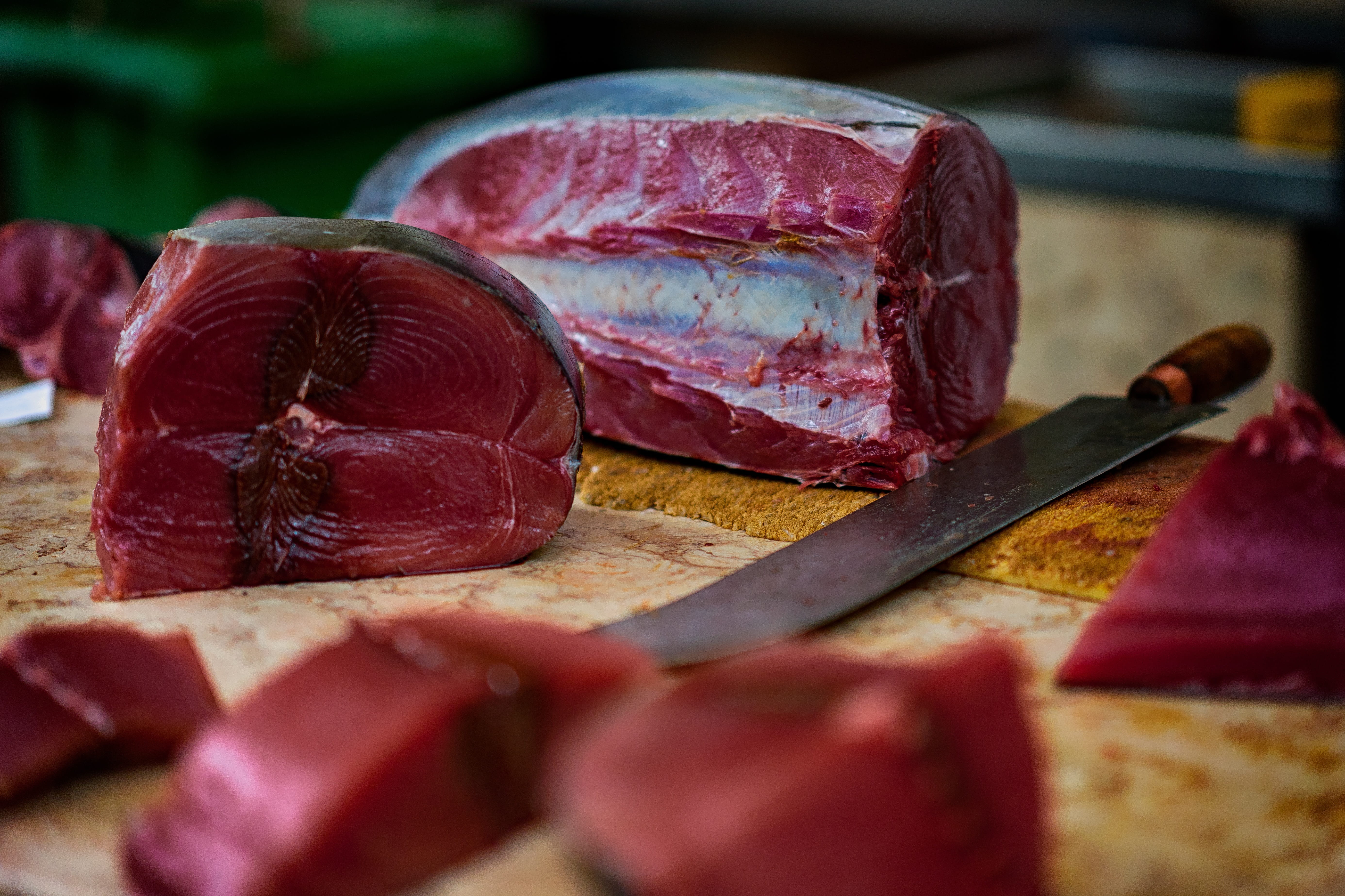 tray, freshness, madeira, tuna steak, still life, market stall, mediterranean, tuna, 5K, red, sea animals, raw food, delicious, meat, slice, kitchen knife, HD Wallpaper