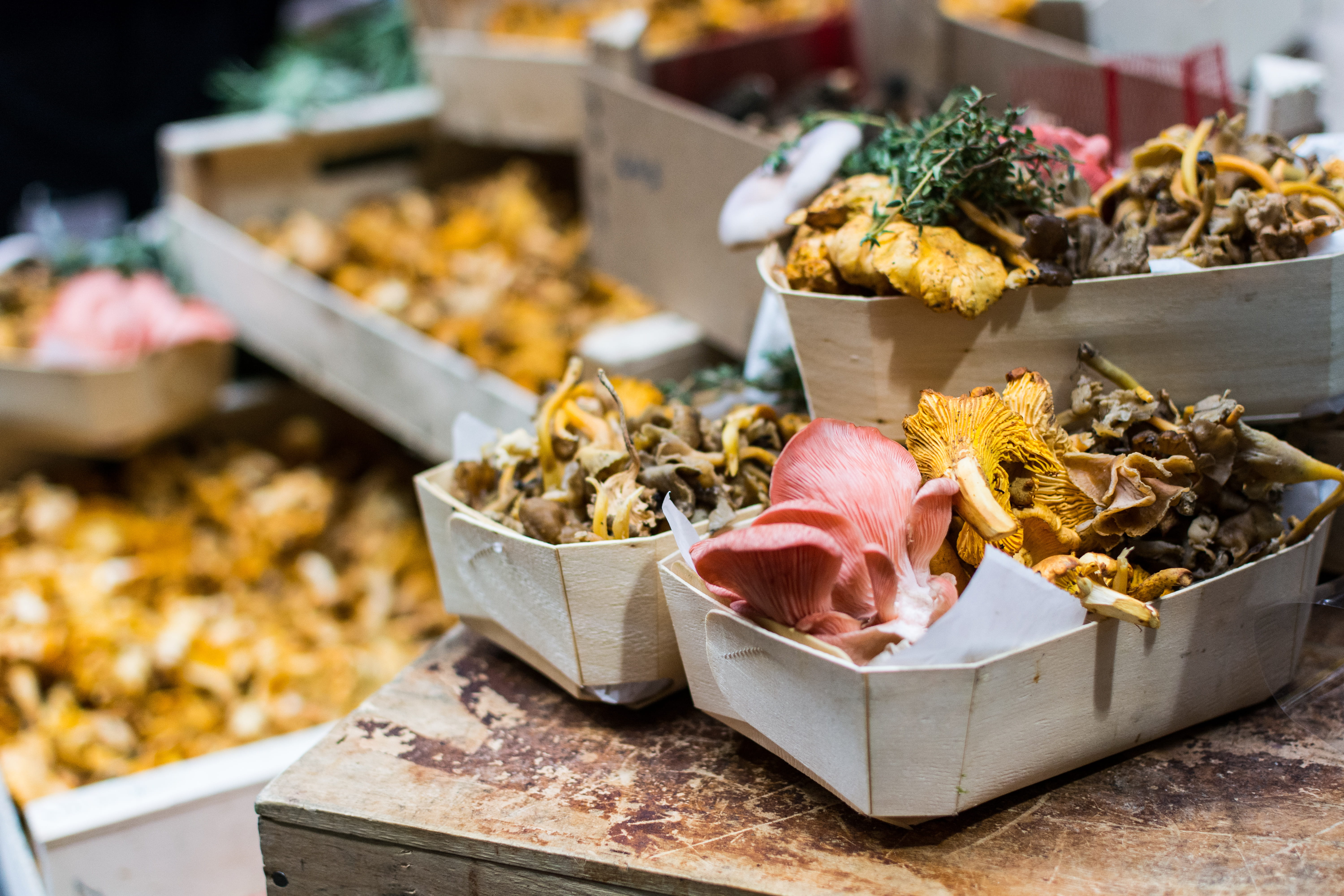focus on foreground, farmers market, container, meat, for sale, market Stall, food, food and drink, 5K, healthy eating, groceries, freshness, market, abundance, HD Wallpaper