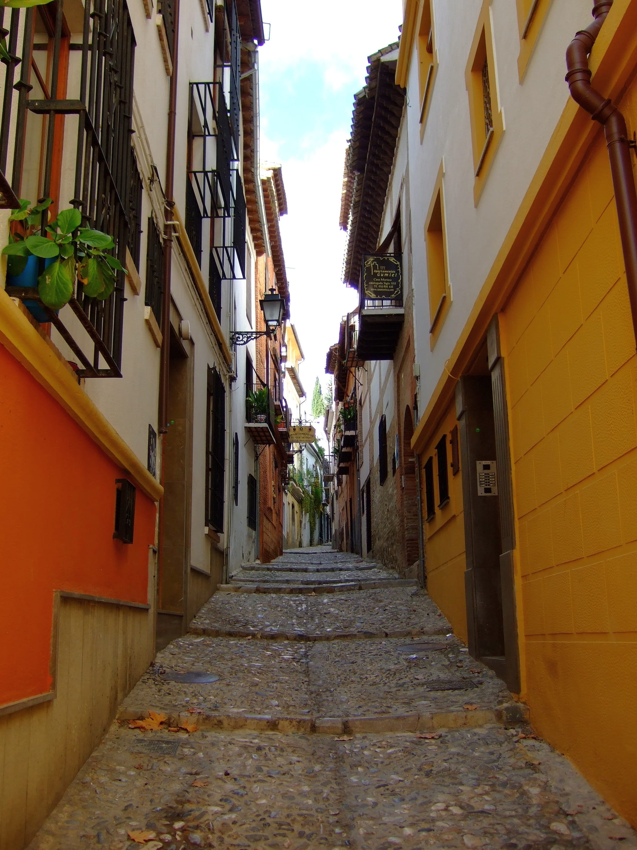 sky, alley, electric lamp, Granada, 2K, the way forward, architecture, white, nature, built structure, staircase, Street, no people, diminishing perspective, Phone HD Wallpaper