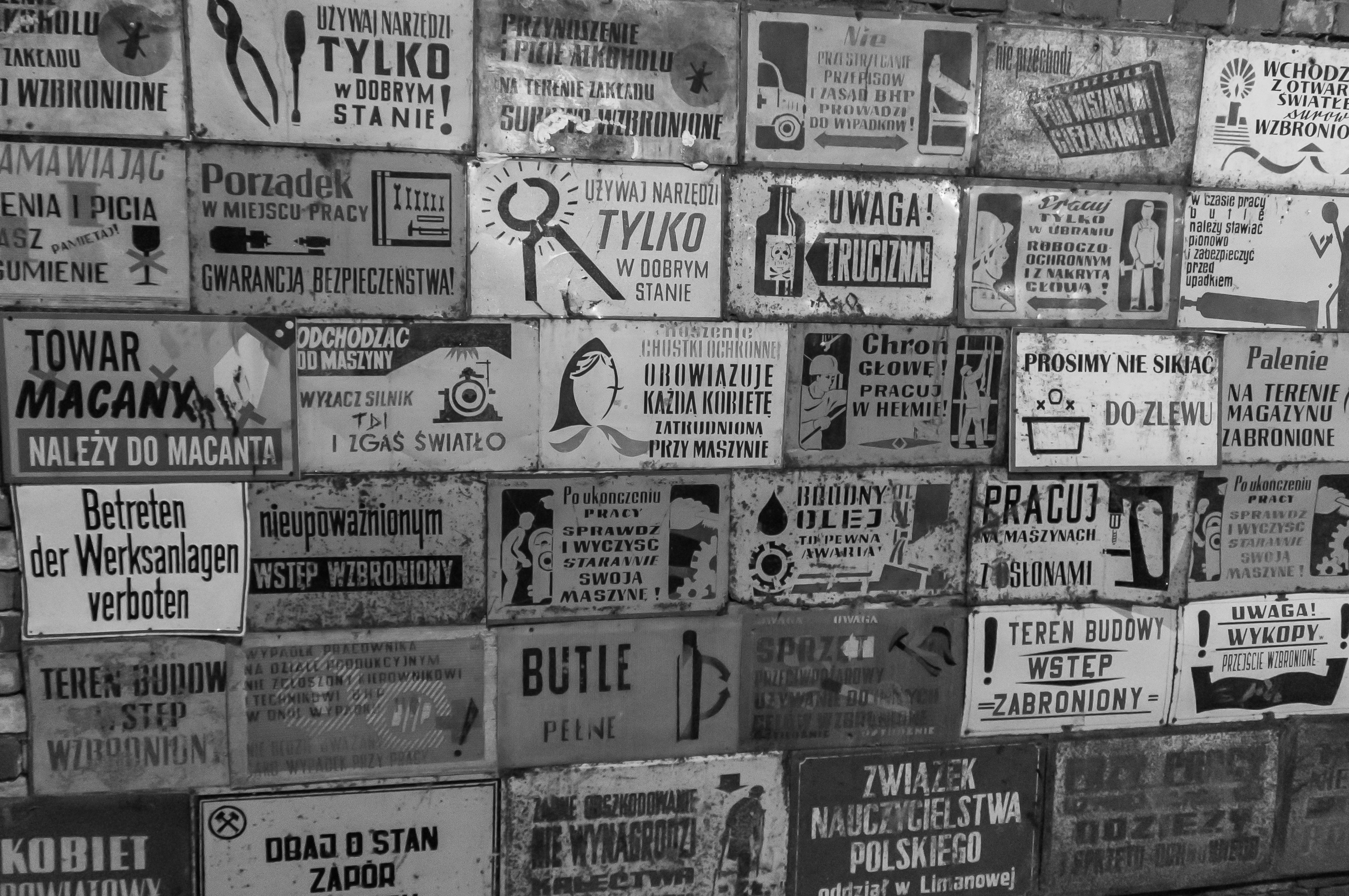 paper, assorted, info, full frame, transfer, the background, 2K, pole, text, wall, characters, number, old sign, poland, large group of objects, old, plates, HD Wallpaper