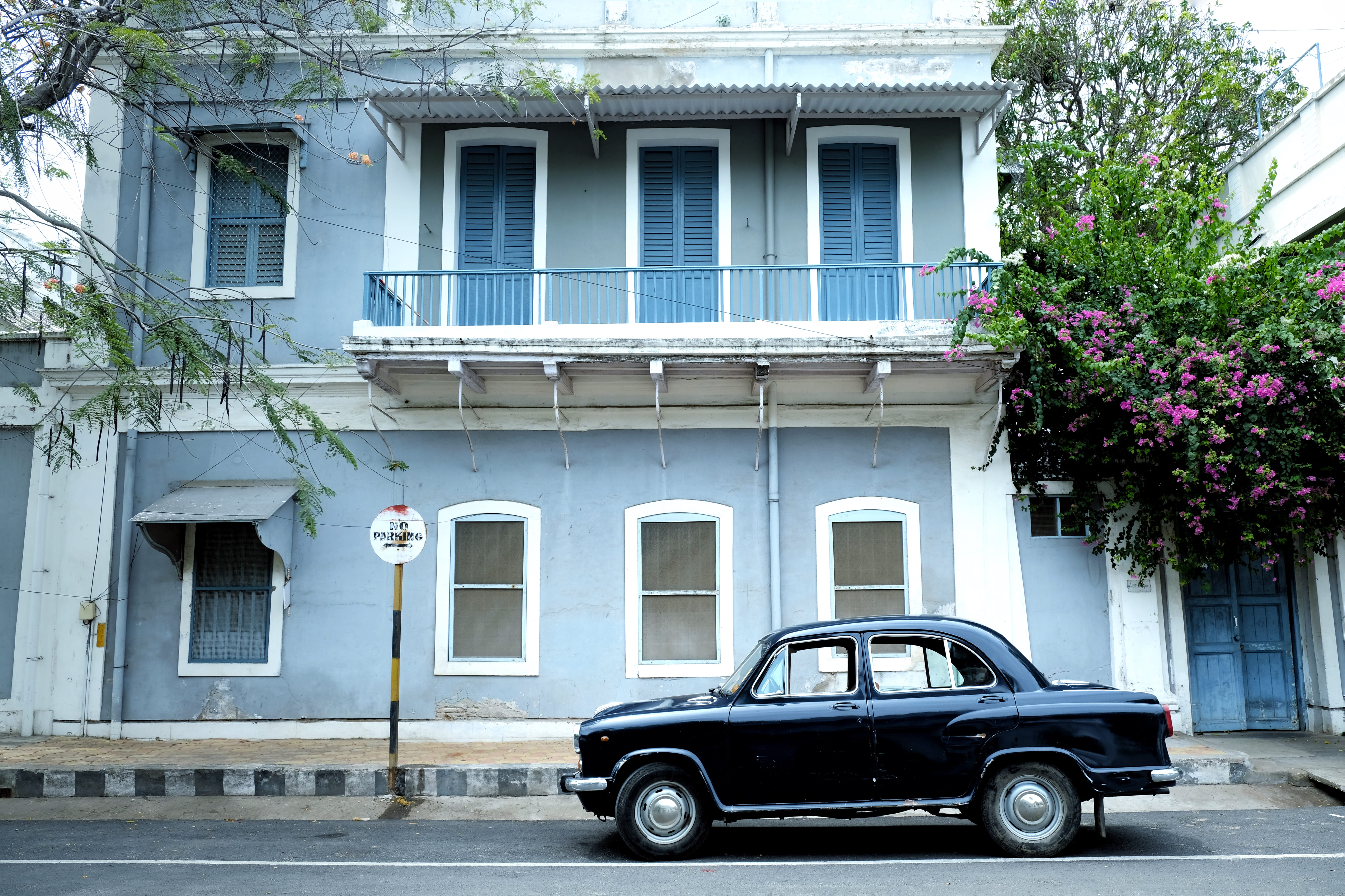 building exterior, residential district, street, car, transportation, no people, puducherry, building, plant, motor vehicle, window, outdoors, day, india, HD Wallpaper