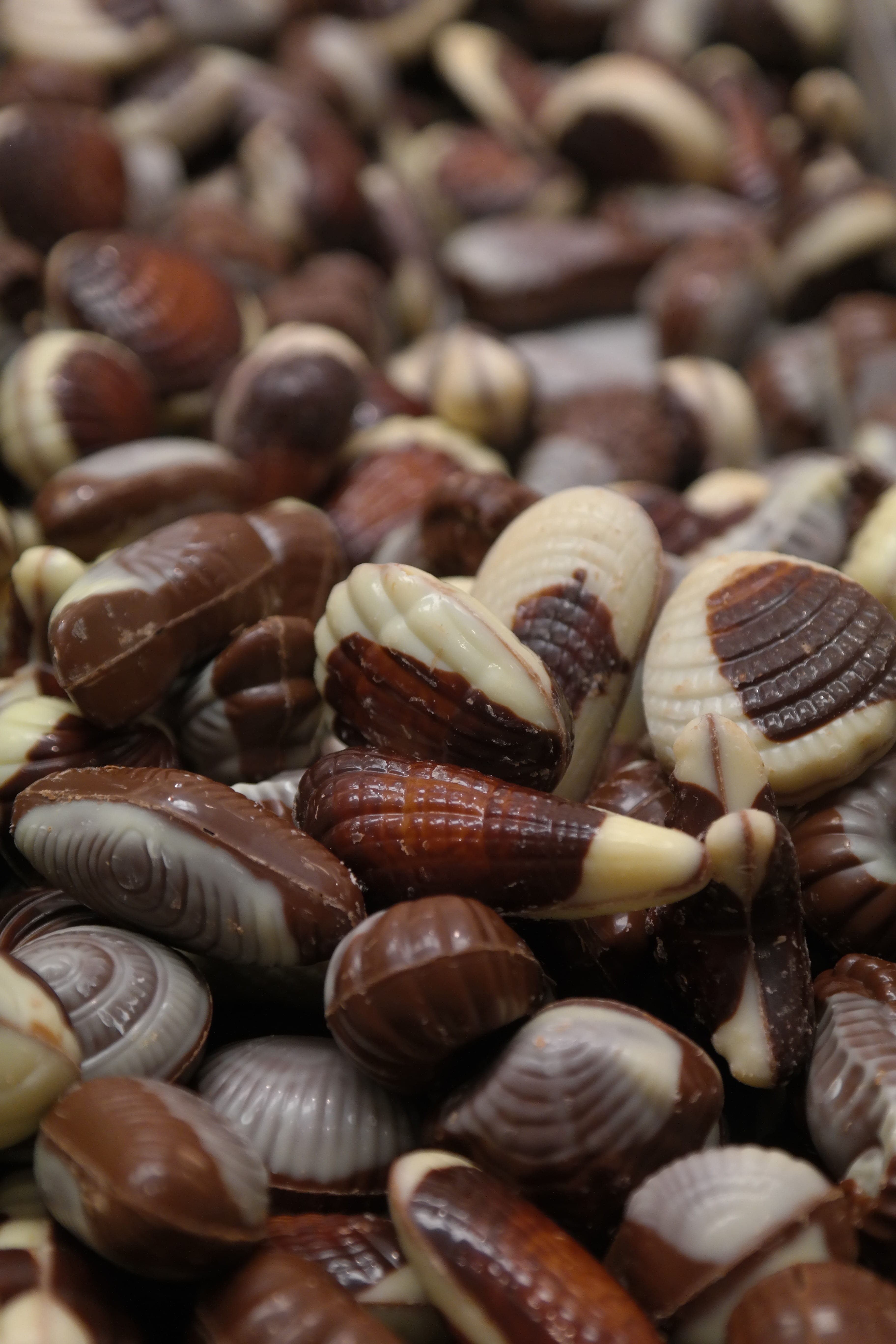 delicious, brown, food and drink, sweet, indoors, unhealthy, abundance, close-up, year market, fair, wellbeing, cocoa, food, large group of objects, still life, Phone HD Wallpaper