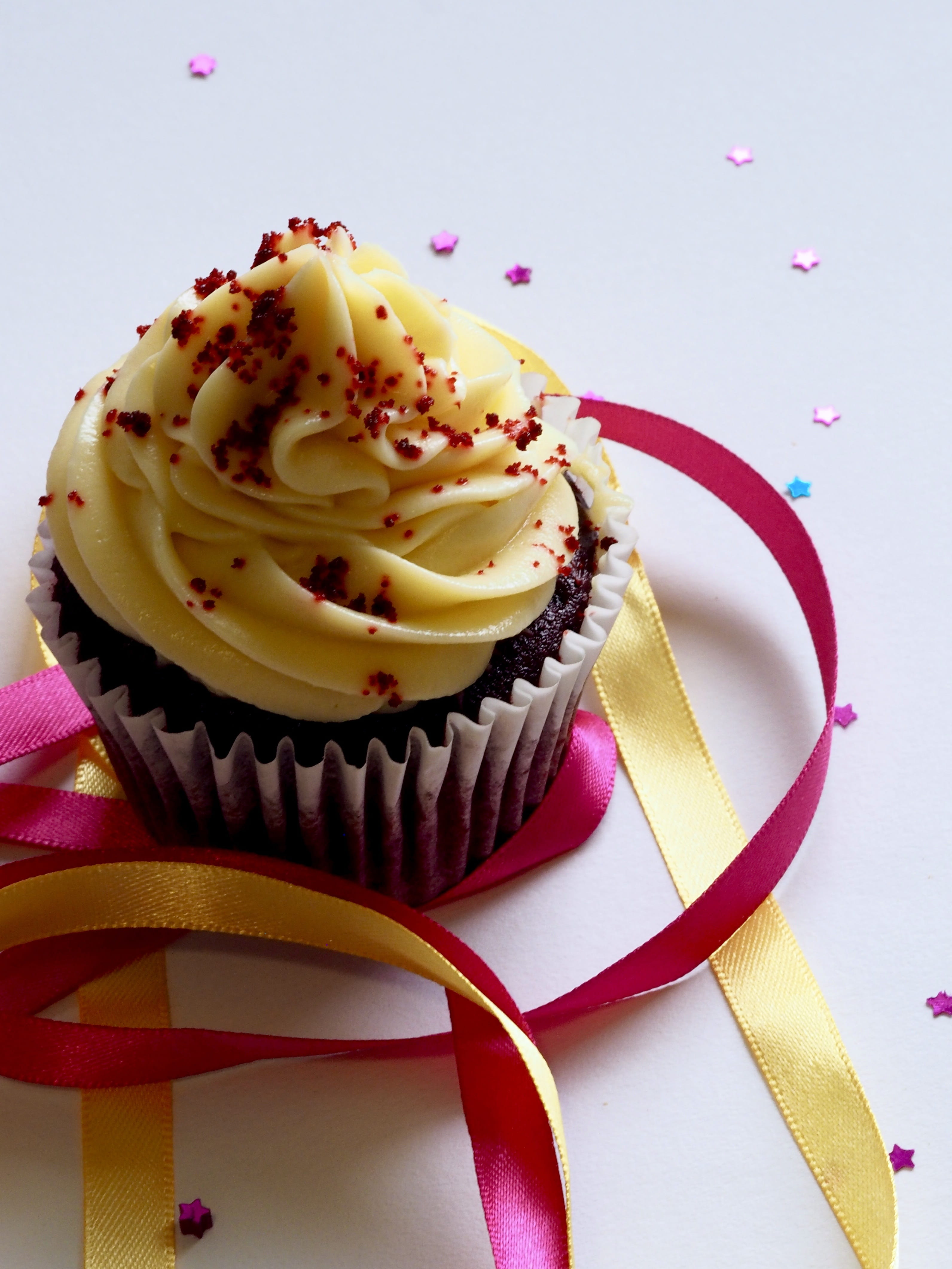 iced, still life, sweet food, indoors, homemade, temptation, goody, pink color, celebration, pink, no people, treat, glitter, unhealthy eating, sprinkles, Phone HD Wallpaper